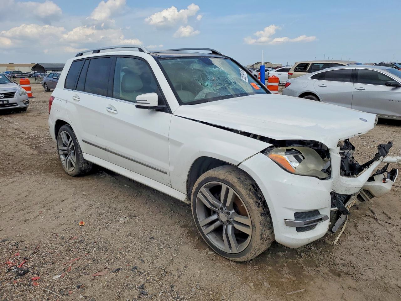 2014 Mercedes-benz Glk 350 White vin: WDCGG5HB9EG237074