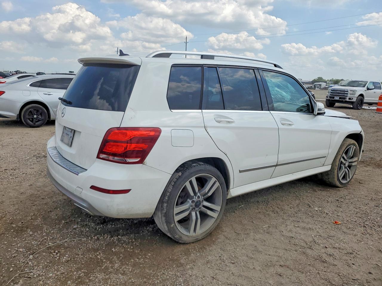 2014 Mercedes-benz Glk 350 White vin: WDCGG5HB9EG237074