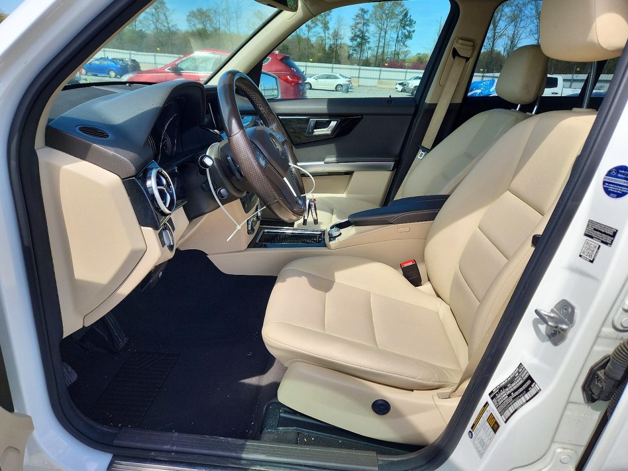 2015 Mercedes-benz Glk Белый vin: WDCGG5HB9FG374517