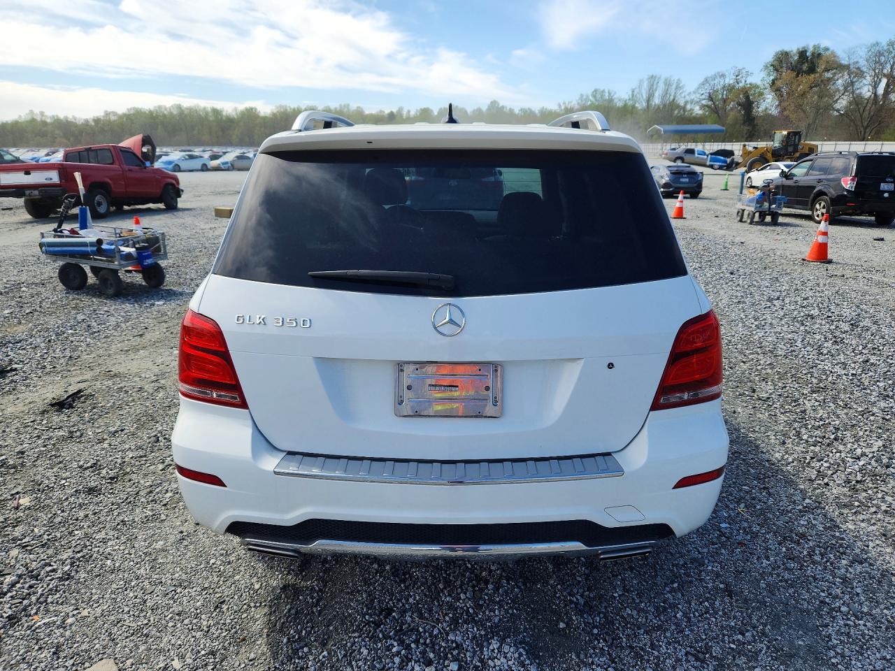 2015 Mercedes-benz Glk Белый vin: WDCGG5HB9FG374517