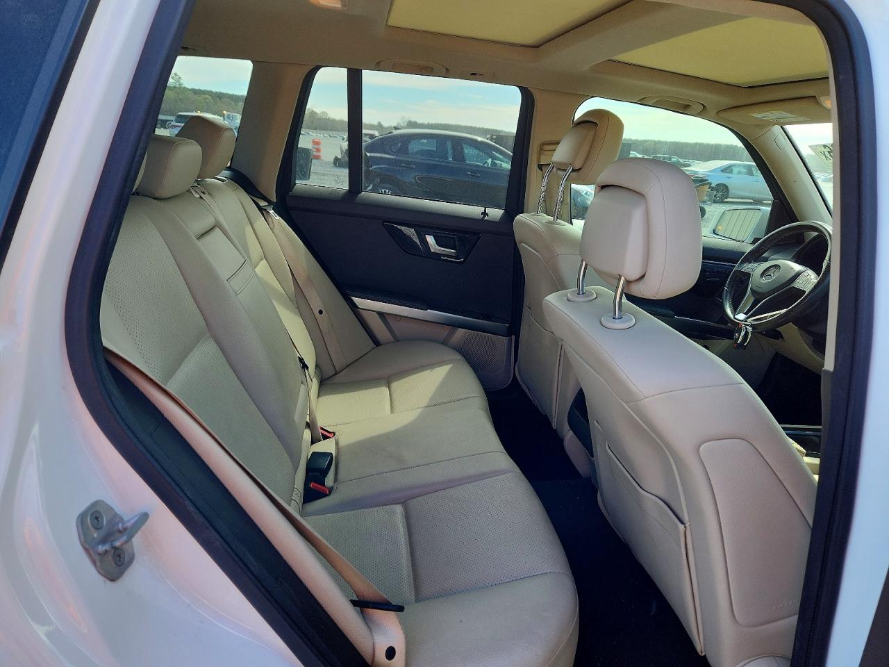 2015 Mercedes-benz Glk Белый vin: WDCGG5HB9FG374517