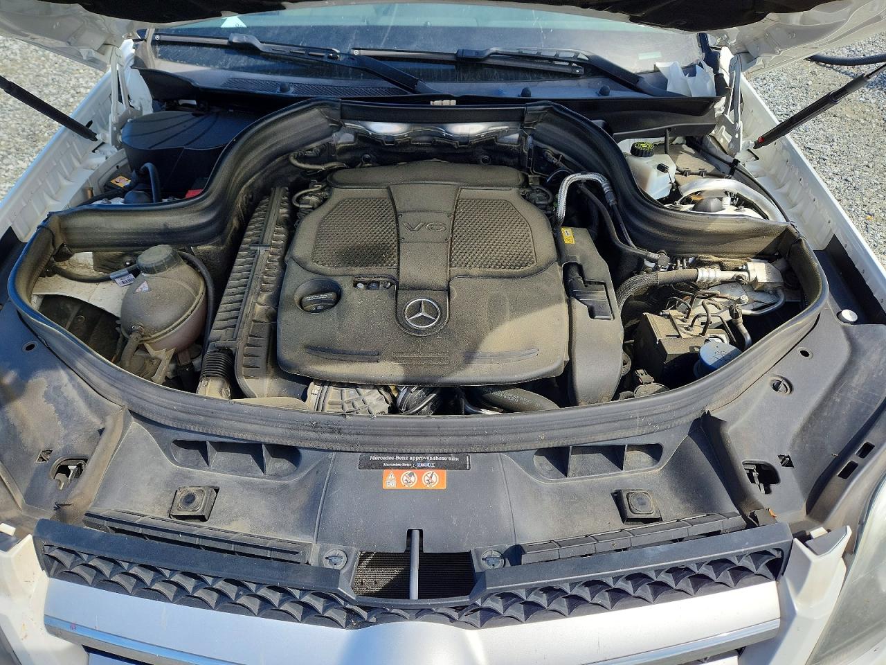 2015 Mercedes-benz Glk Белый vin: WDCGG5HB9FG374517