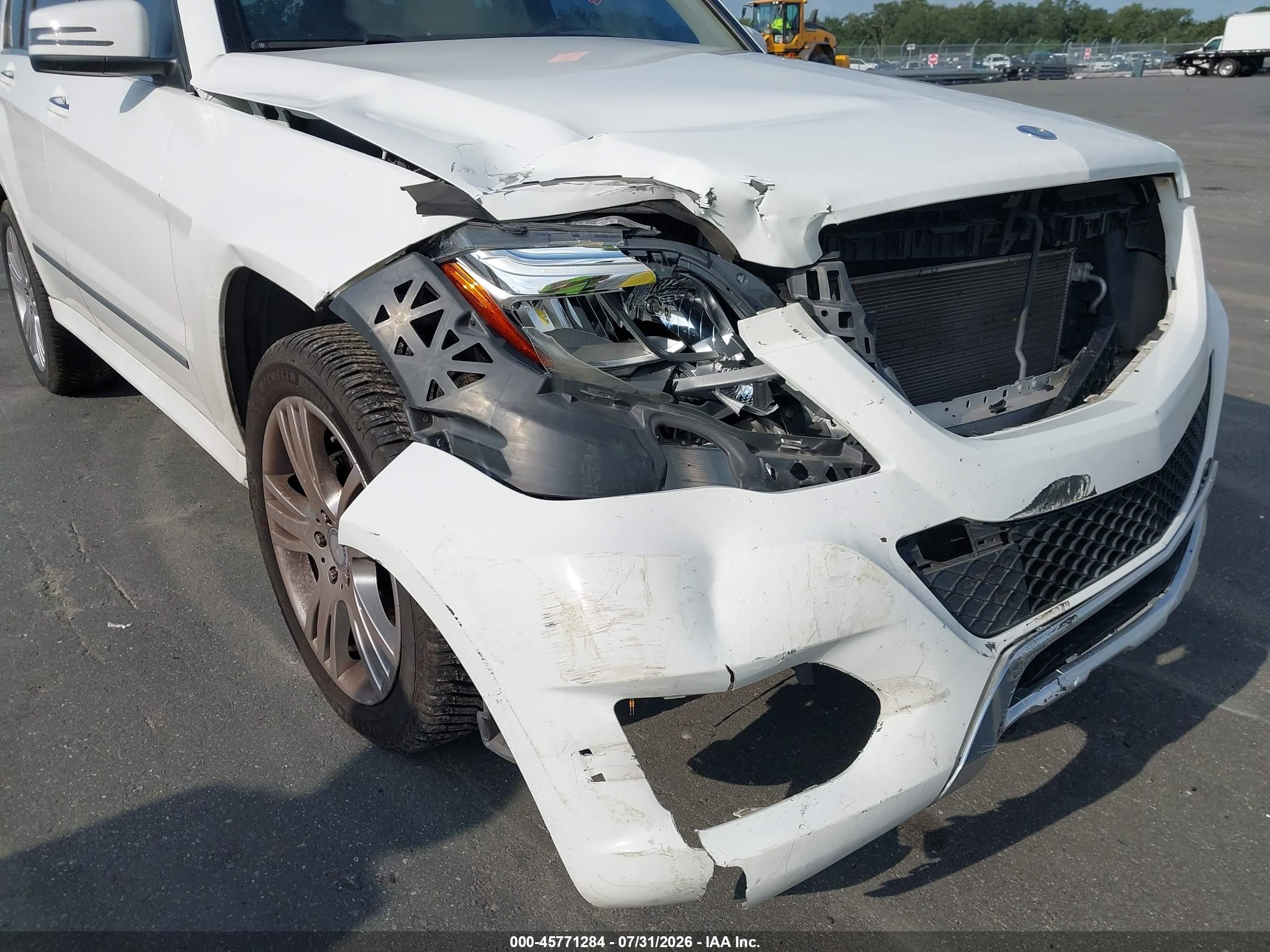2015 Mercedes-benz Glk 350   White vin: WDCGG5HB9FG439494