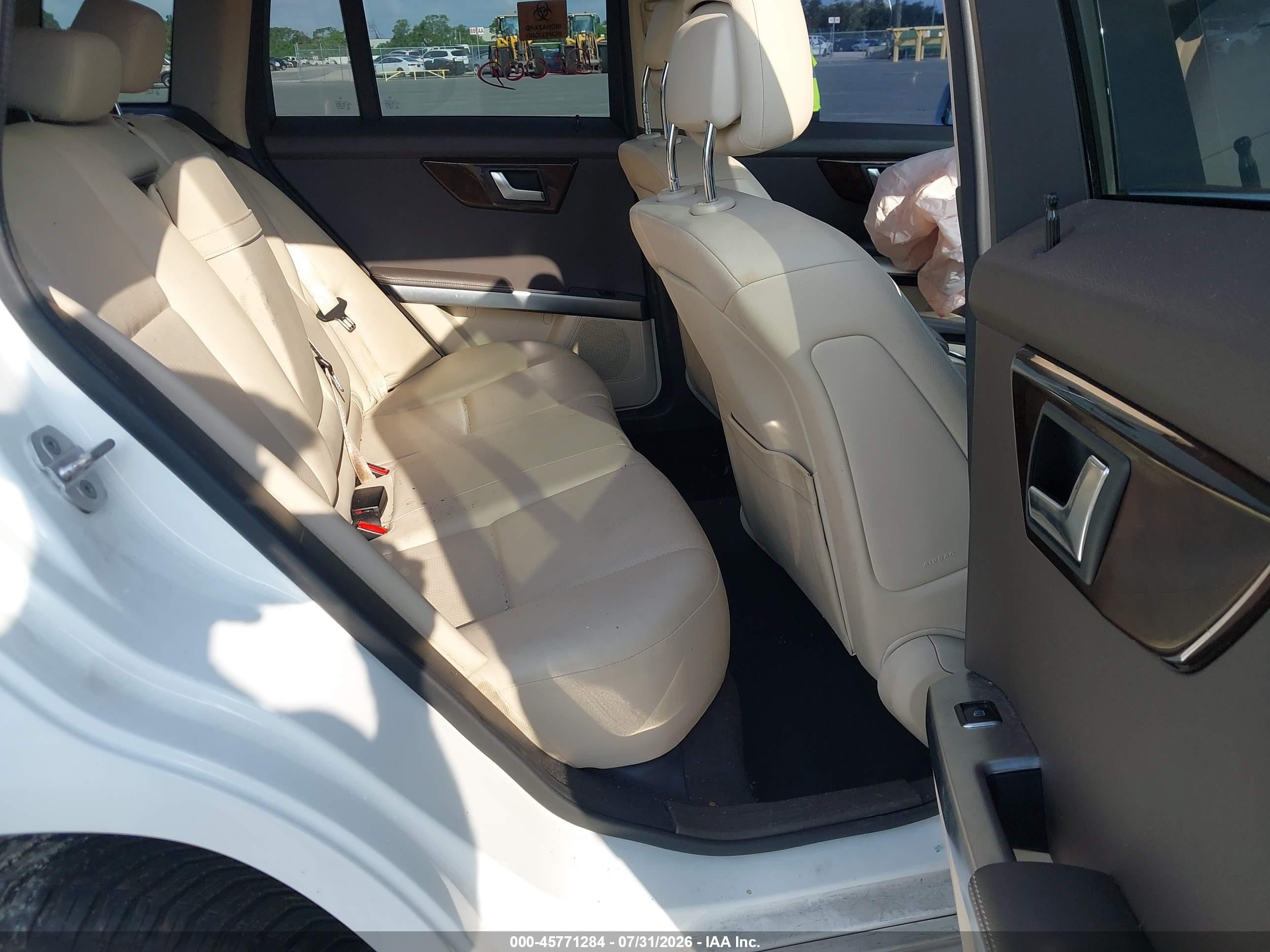 2015 Mercedes-benz Glk 350   White vin: WDCGG5HB9FG439494
