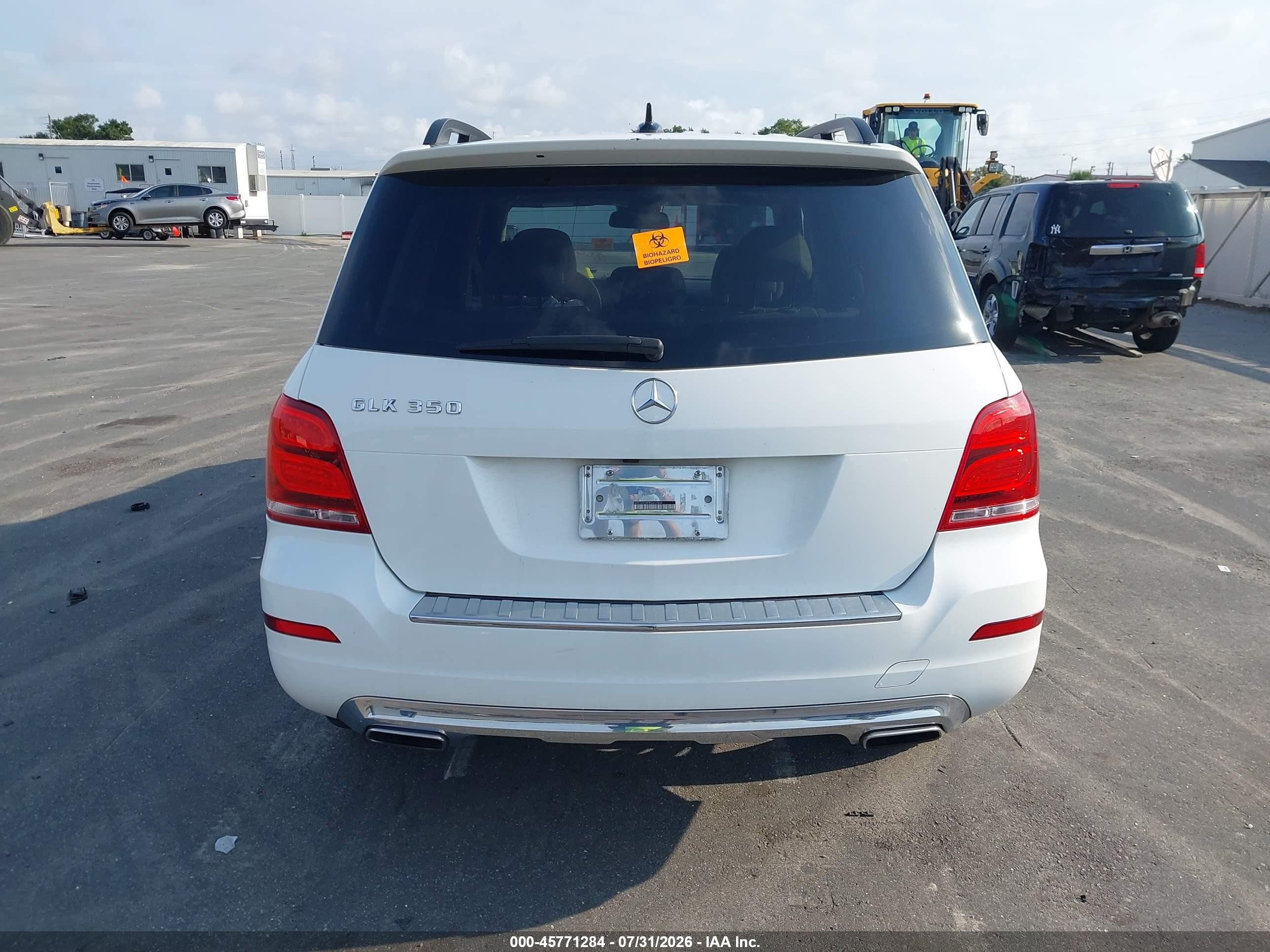 2015 Mercedes-benz Glk 350   White vin: WDCGG5HB9FG439494