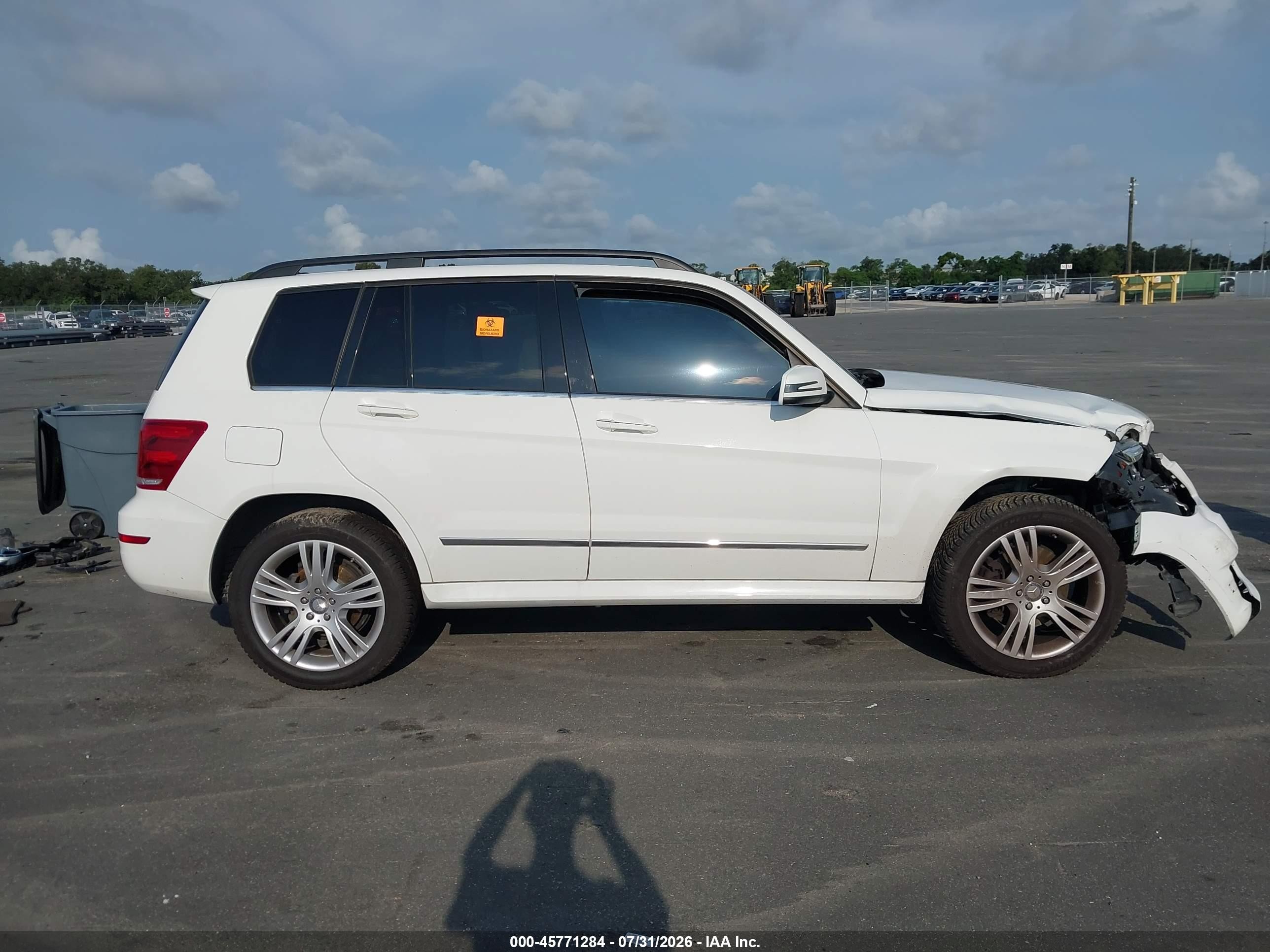 2015 Mercedes-benz Glk 350   White vin: WDCGG5HB9FG439494