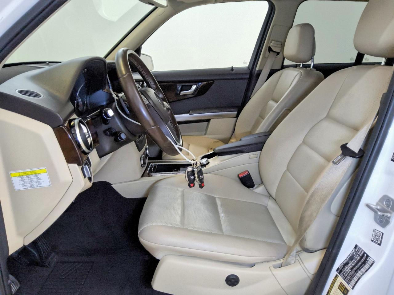 2013 Mercedes-benz Glk 350 White vin: WDCGG5HBXDG017733