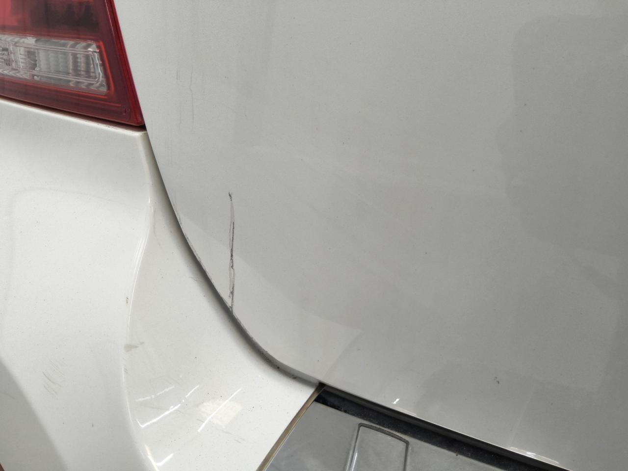 2013 Mercedes-benz Glk 350 White vin: WDCGG5HBXDG017733 Damage: Deck Lid, Heavy Scratch, 2 To 3 Inches