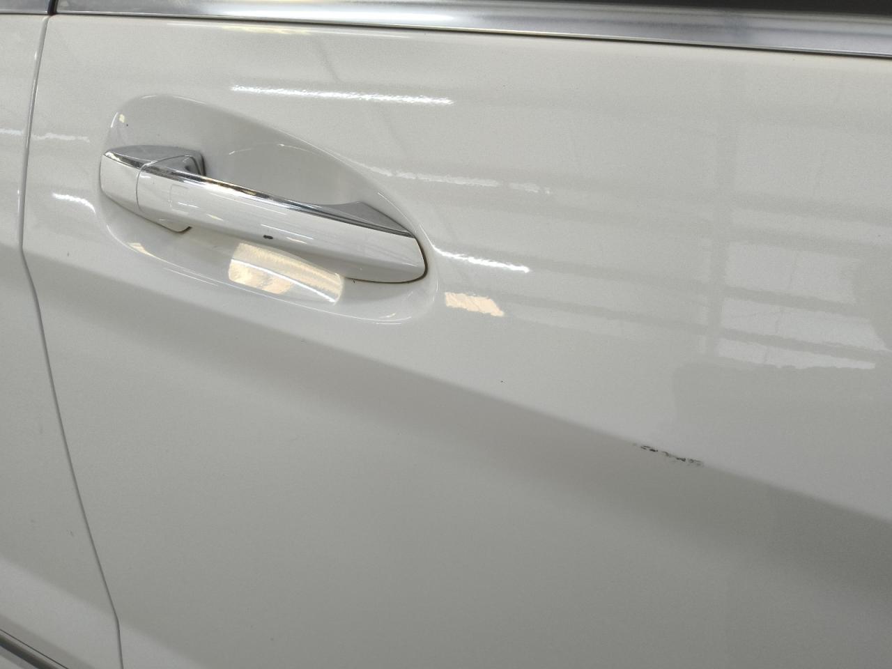 2013 Mercedes-benz Glk 350 White vin: WDCGG5HBXDG017733 Damage: Right Front Door, Heavy Scratch, 1 To 2 Inches