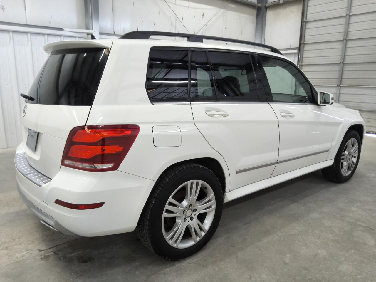 2013 Mercedes-benz Glk 350 White vin: WDCGG5HBXDG017733 Damage: Right Rear Tail Lamp Bulb, Inoperable, Repair Required