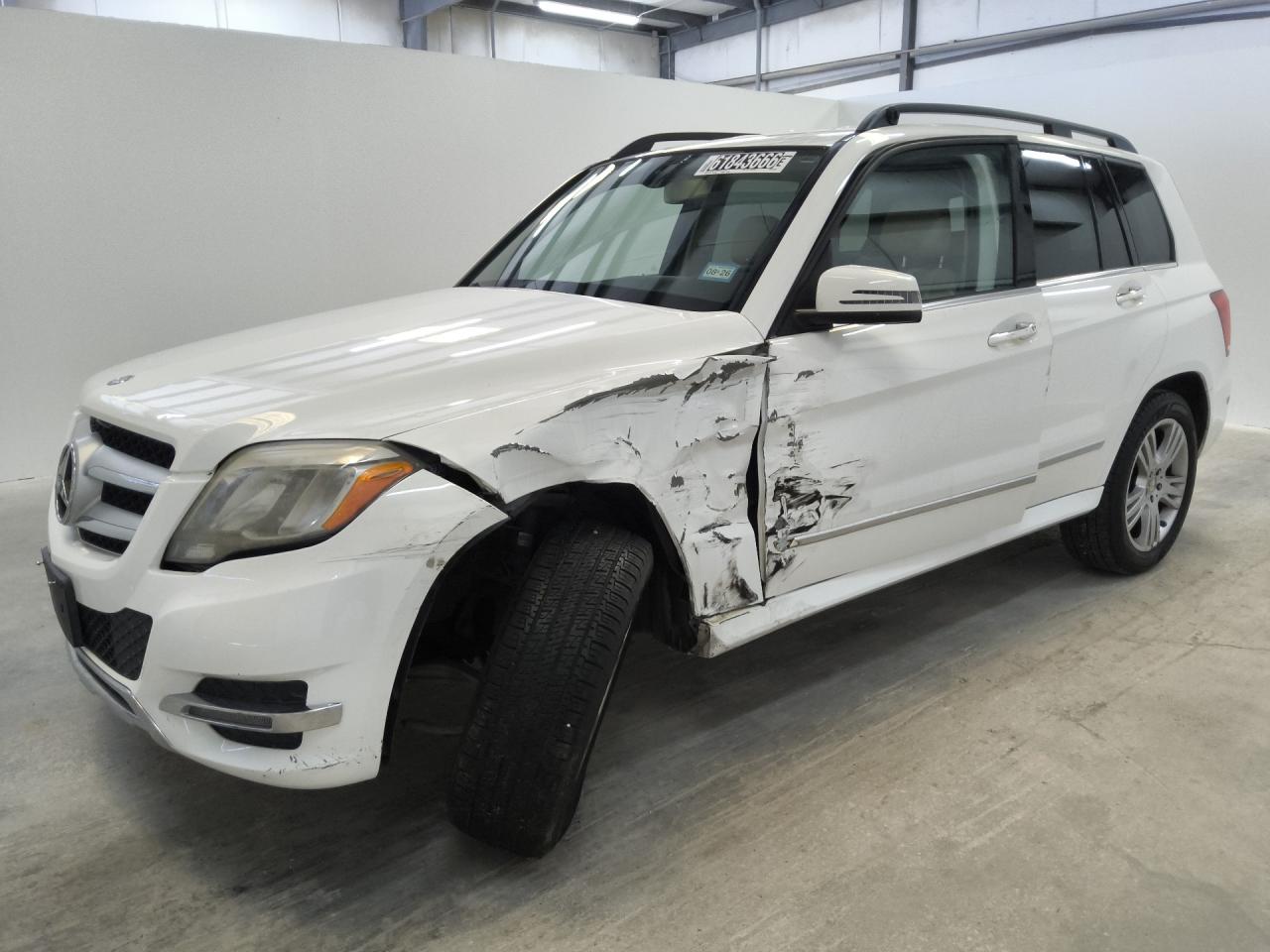 2013 Mercedes-benz Glk 350 White vin: WDCGG5HBXDG017733 Damage: Left Front Fender, Severe Damage, Replacement Required