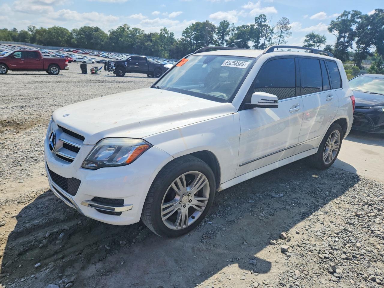 2013 Mercedes-benz Glk 350 White vin: WDCGG5HBXDG045936        