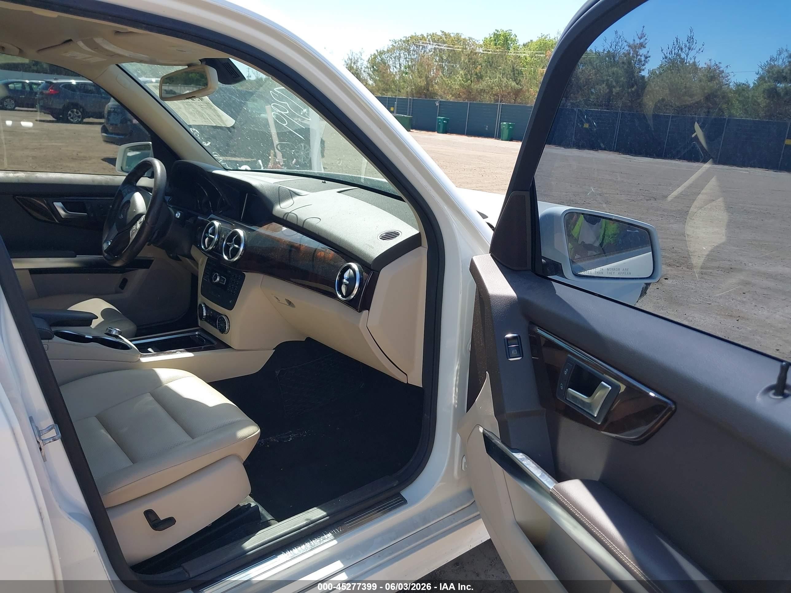 2013 Mercedes-benz Glk 350   White vin: WDCGG5HBXDG128928