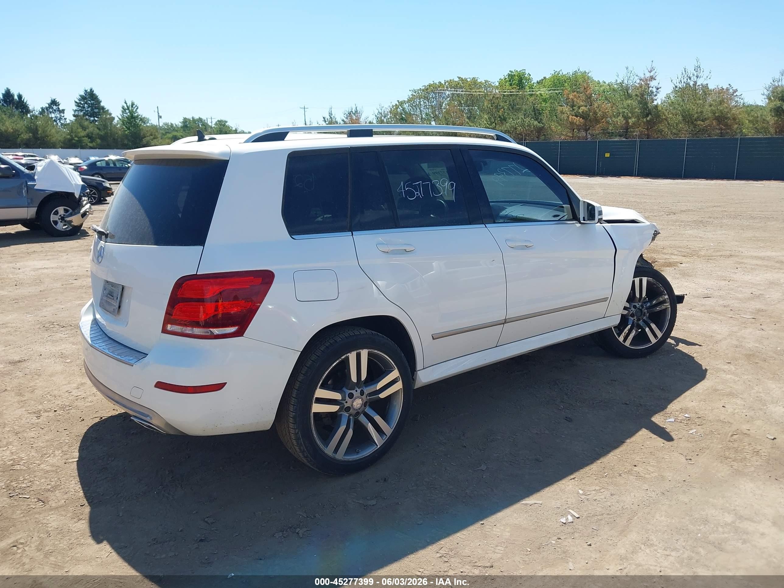2013 Mercedes-benz Glk 350   White vin: WDCGG5HBXDG128928