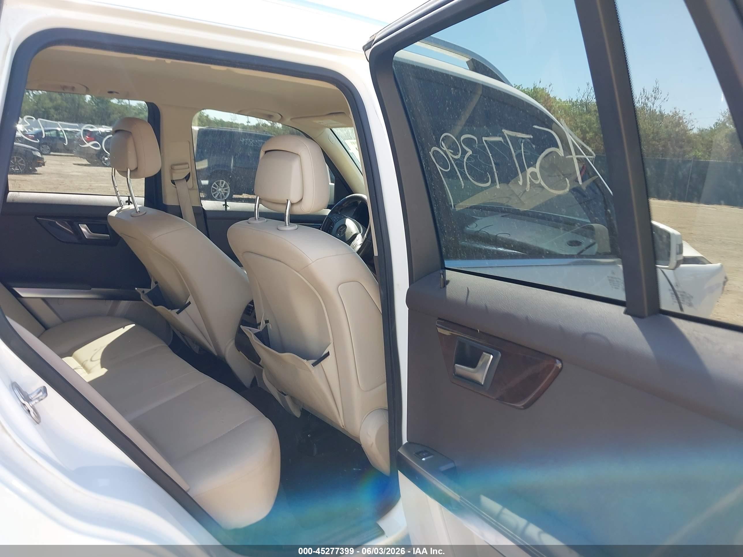 2013 Mercedes-benz Glk 350   White vin: WDCGG5HBXDG128928