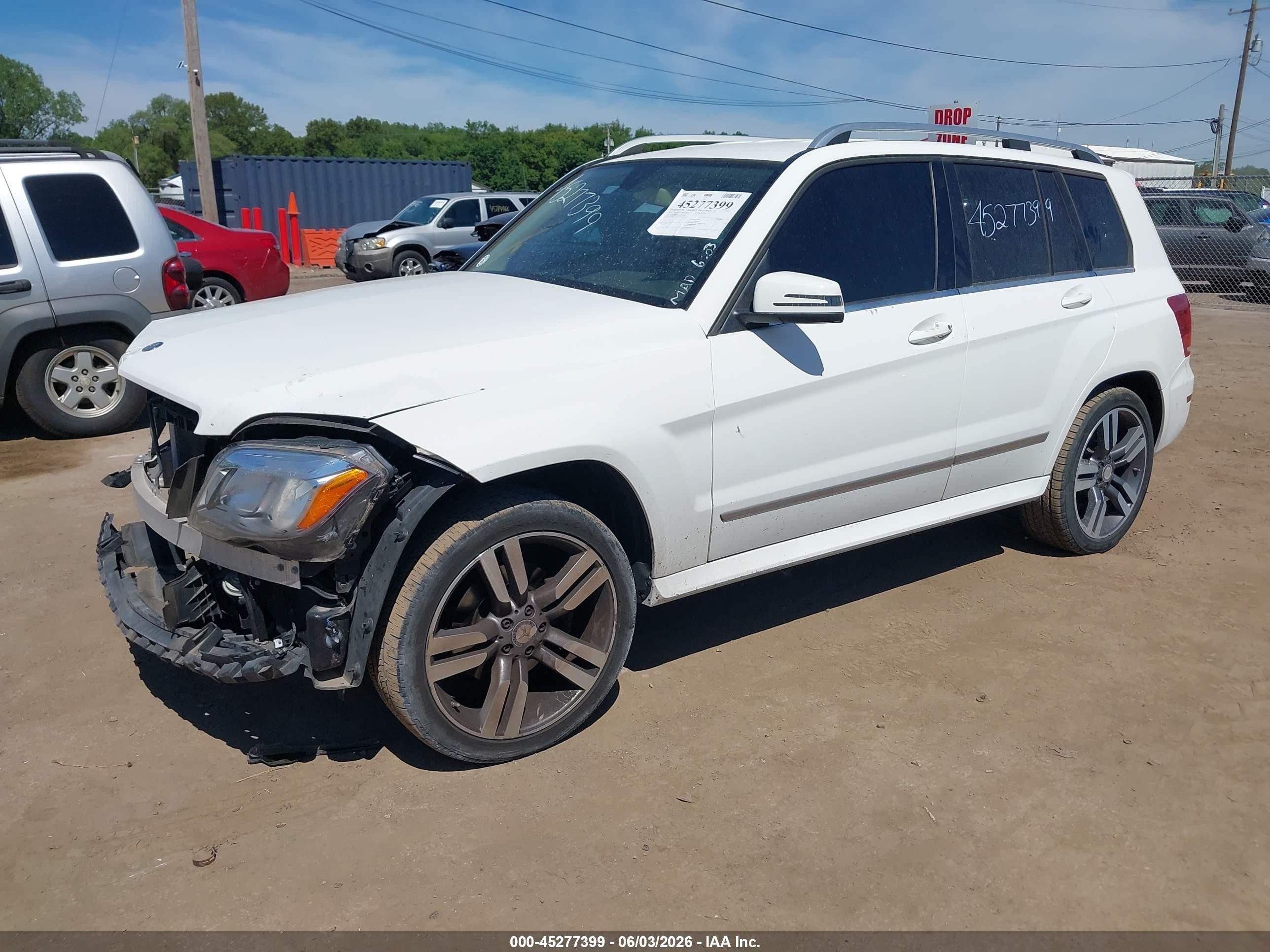 2013 Mercedes-benz Glk 350   White vin: WDCGG5HBXDG128928