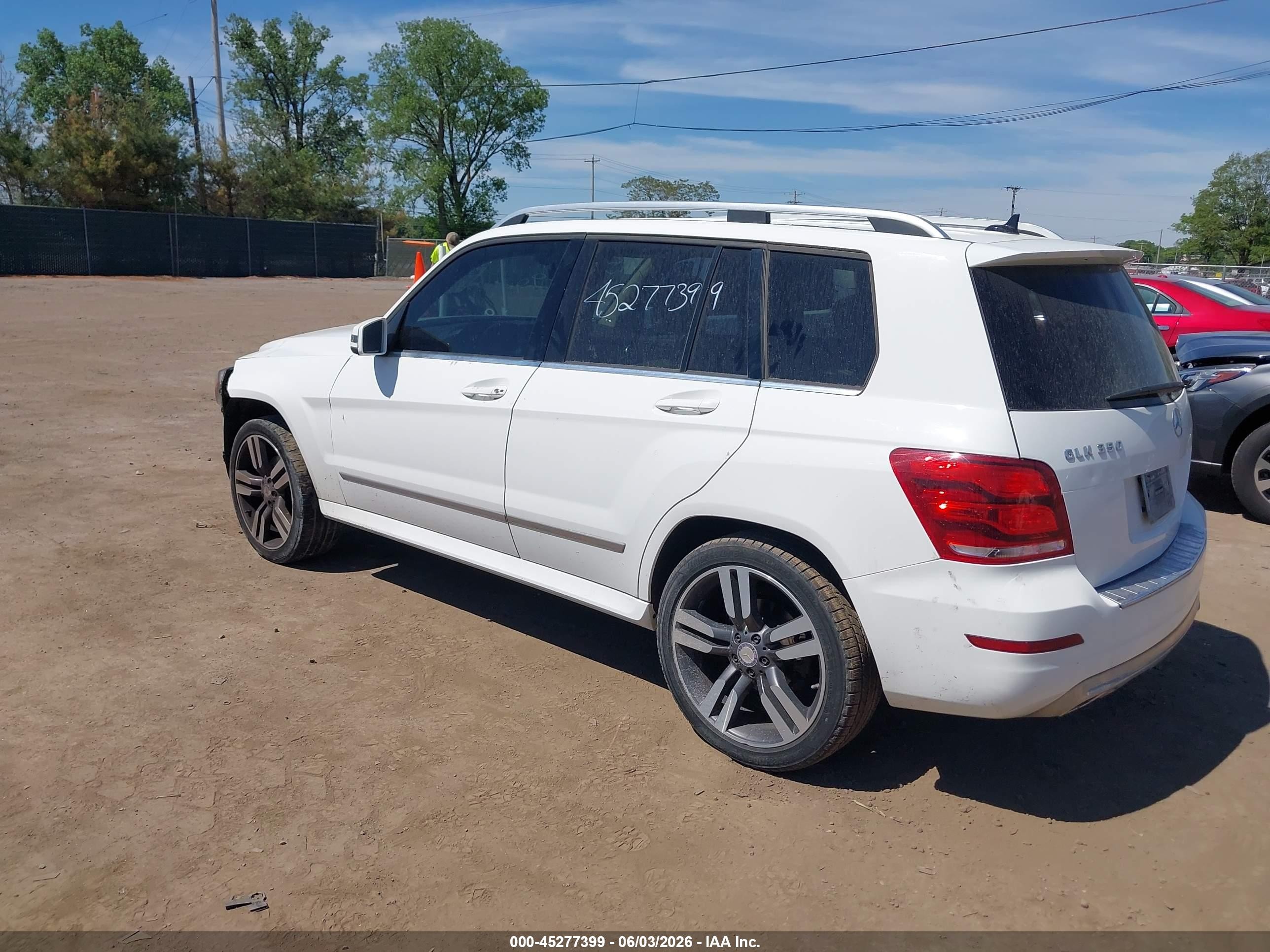 2013 Mercedes-benz Glk 350   White vin: WDCGG5HBXDG128928
