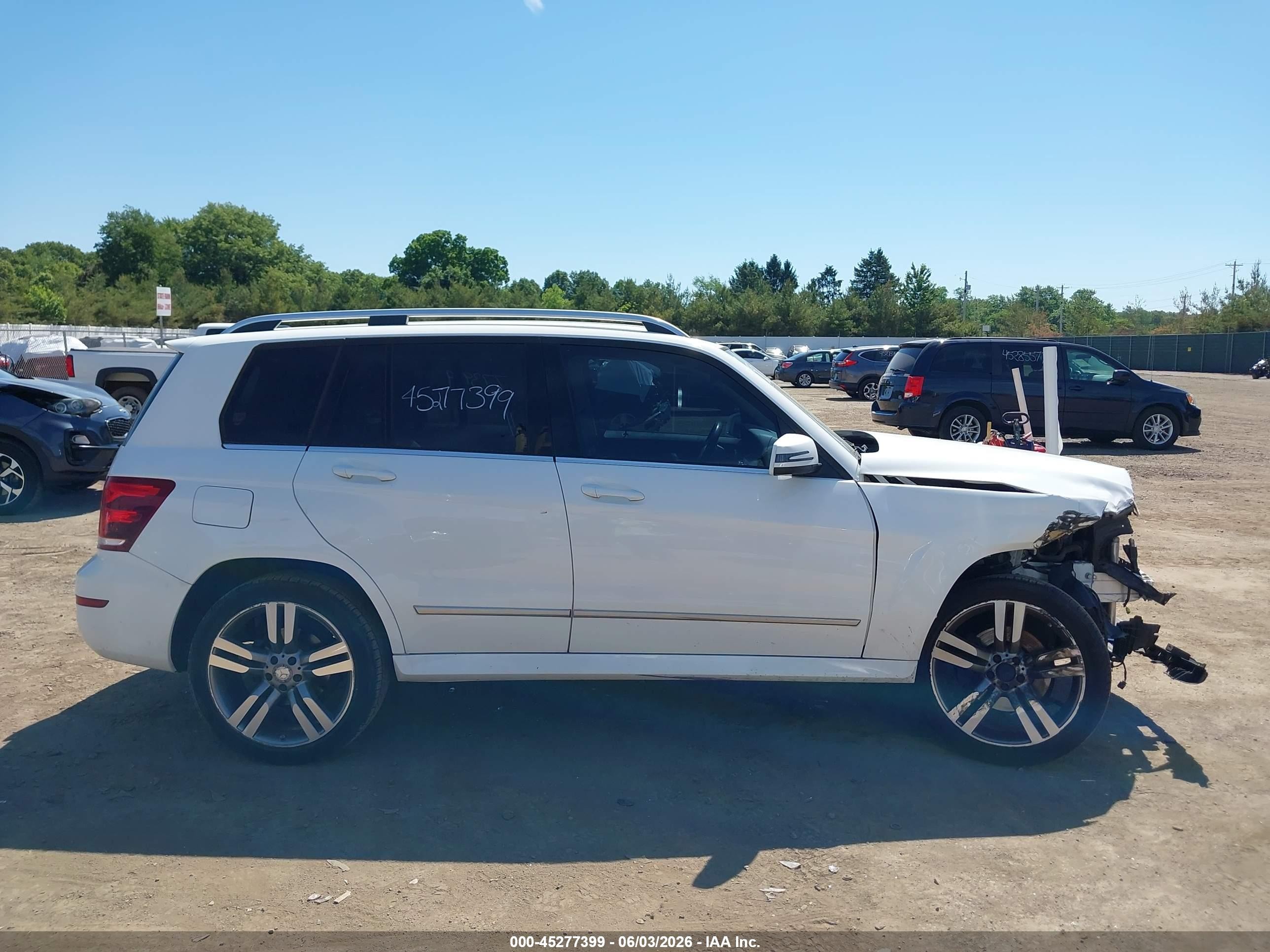 2013 Mercedes-benz Glk 350   White vin: WDCGG5HBXDG128928