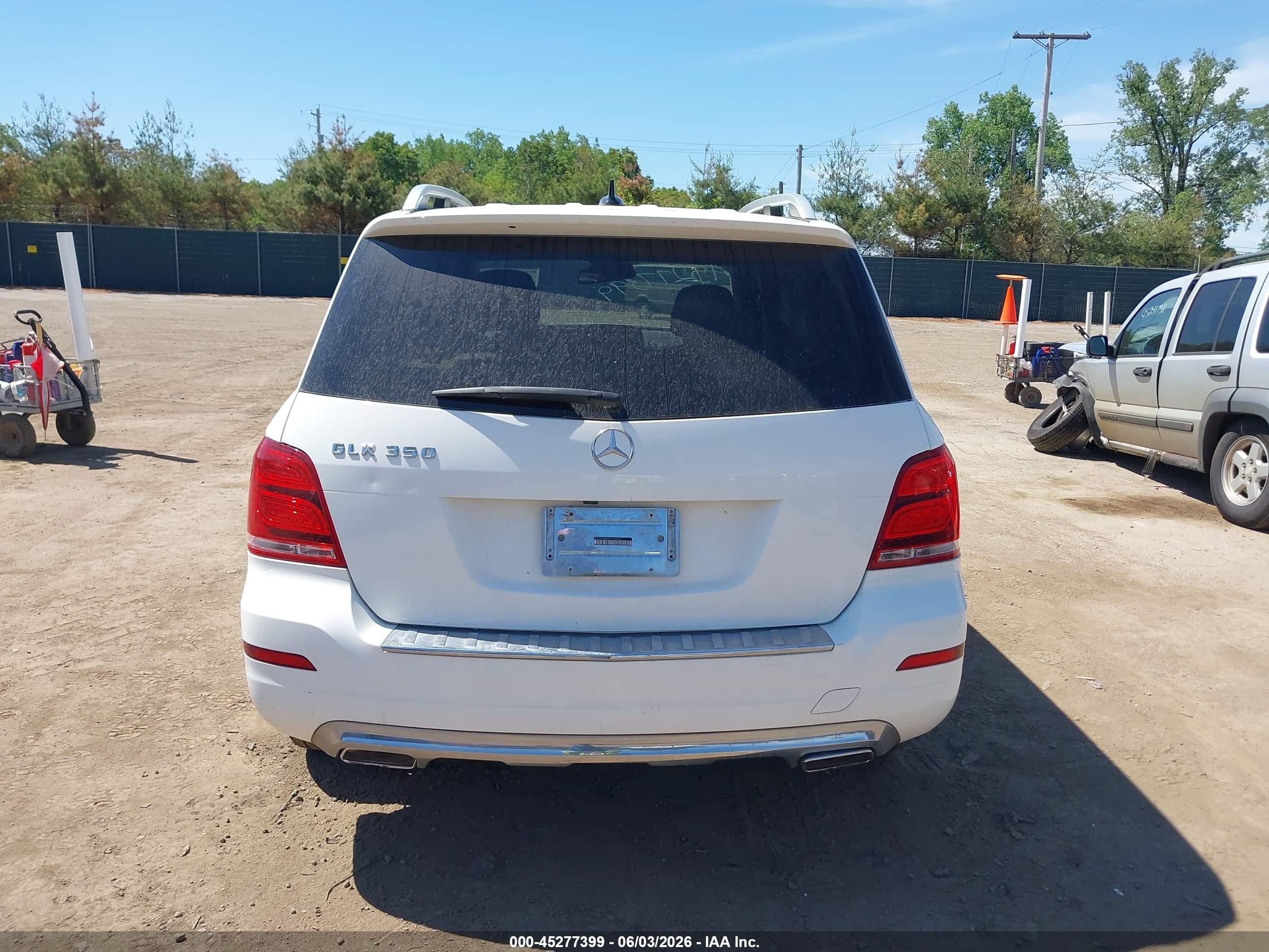 2013 Mercedes-benz Glk 350   White vin: WDCGG5HBXDG128928