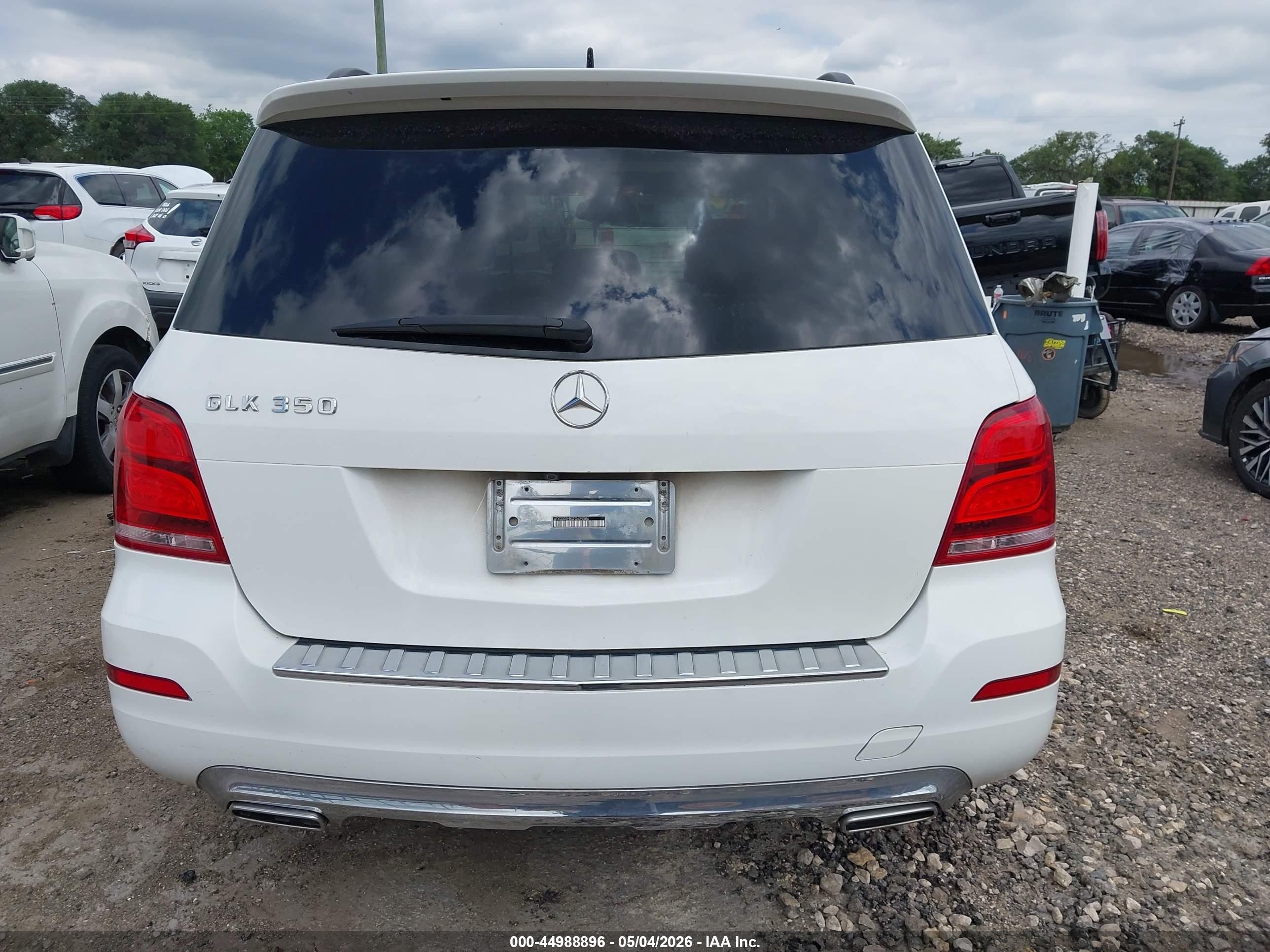 2015 Mercedes-benz Glk 350   White vin: WDCGG5HBXFG425586