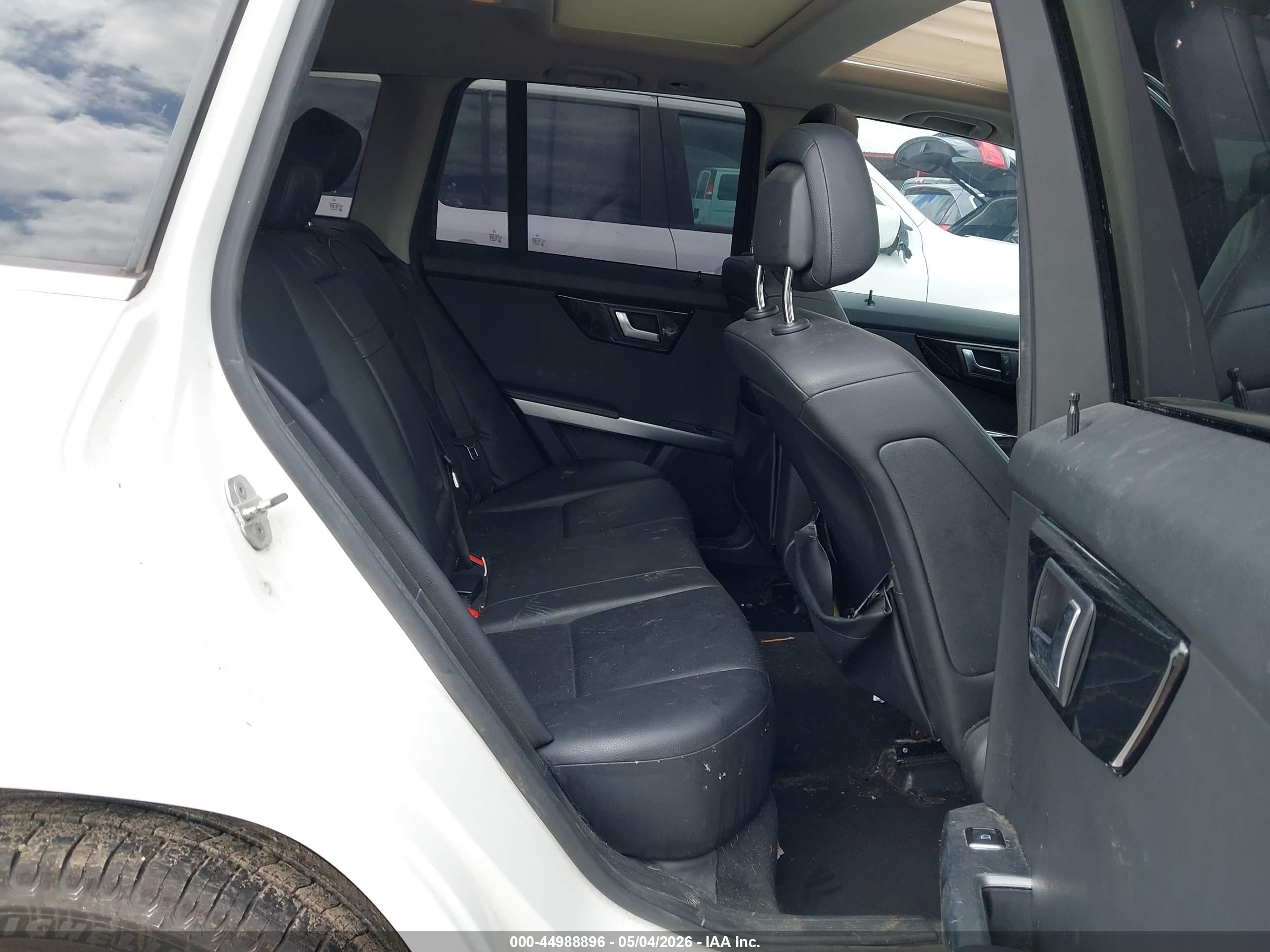 2015 Mercedes-benz Glk 350   White vin: WDCGG5HBXFG425586