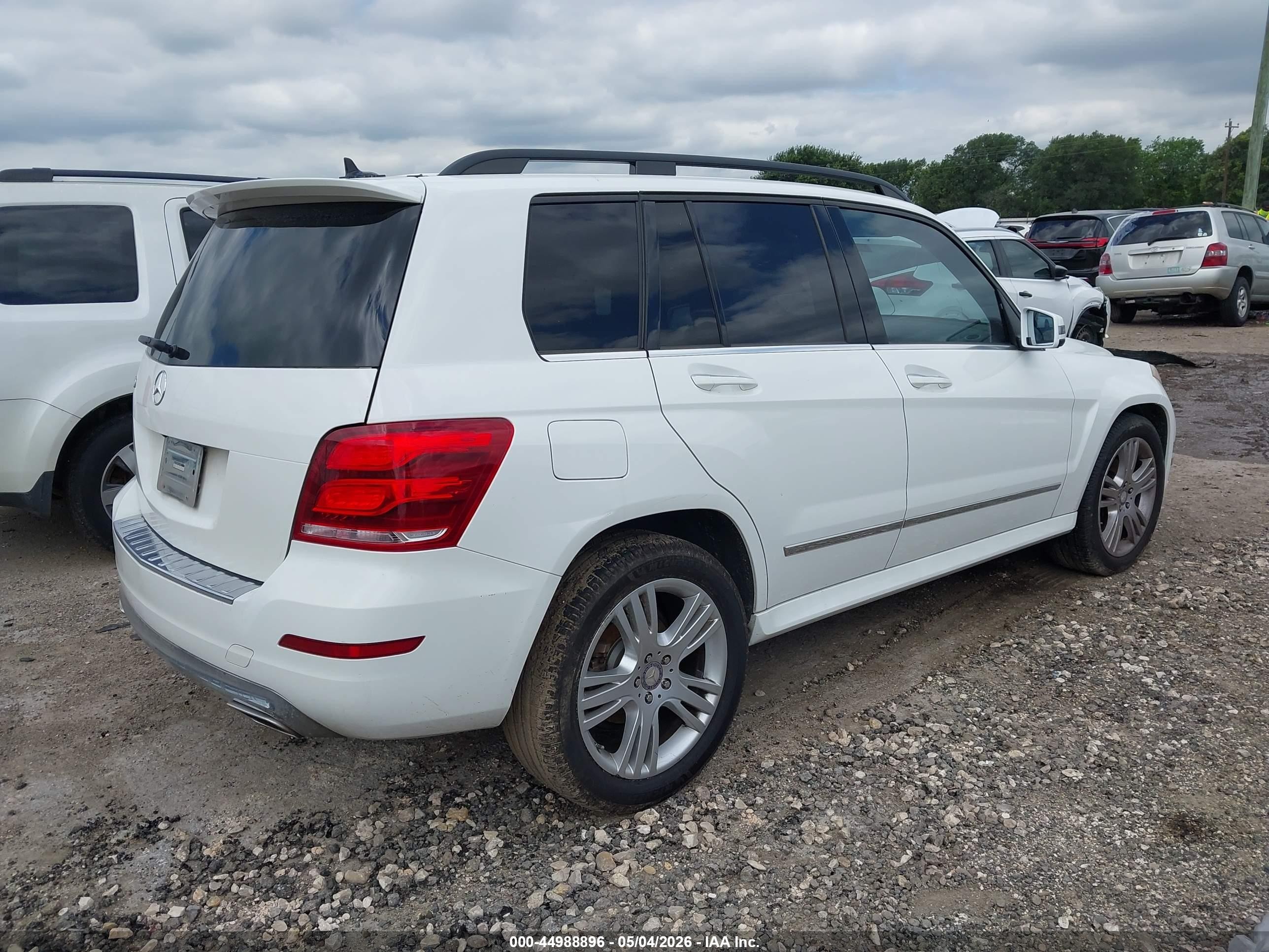 2015 Mercedes-benz Glk 350   White vin: WDCGG5HBXFG425586