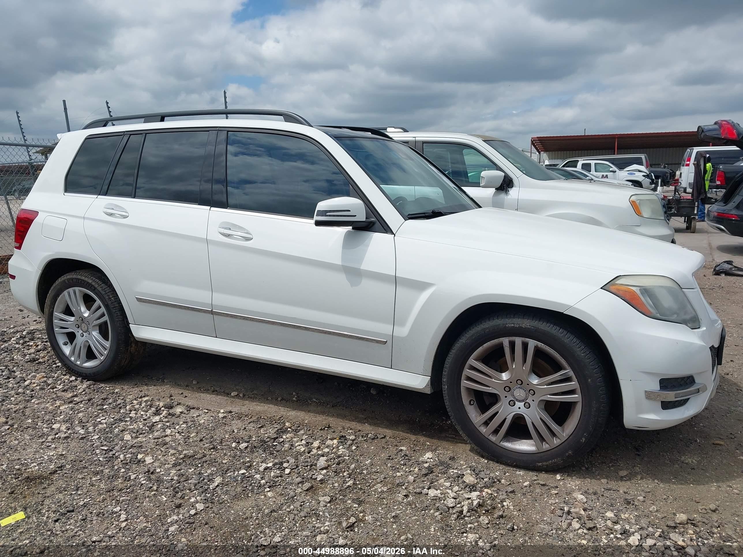 2015 Mercedes-benz Glk 350   White vin: WDCGG5HBXFG425586