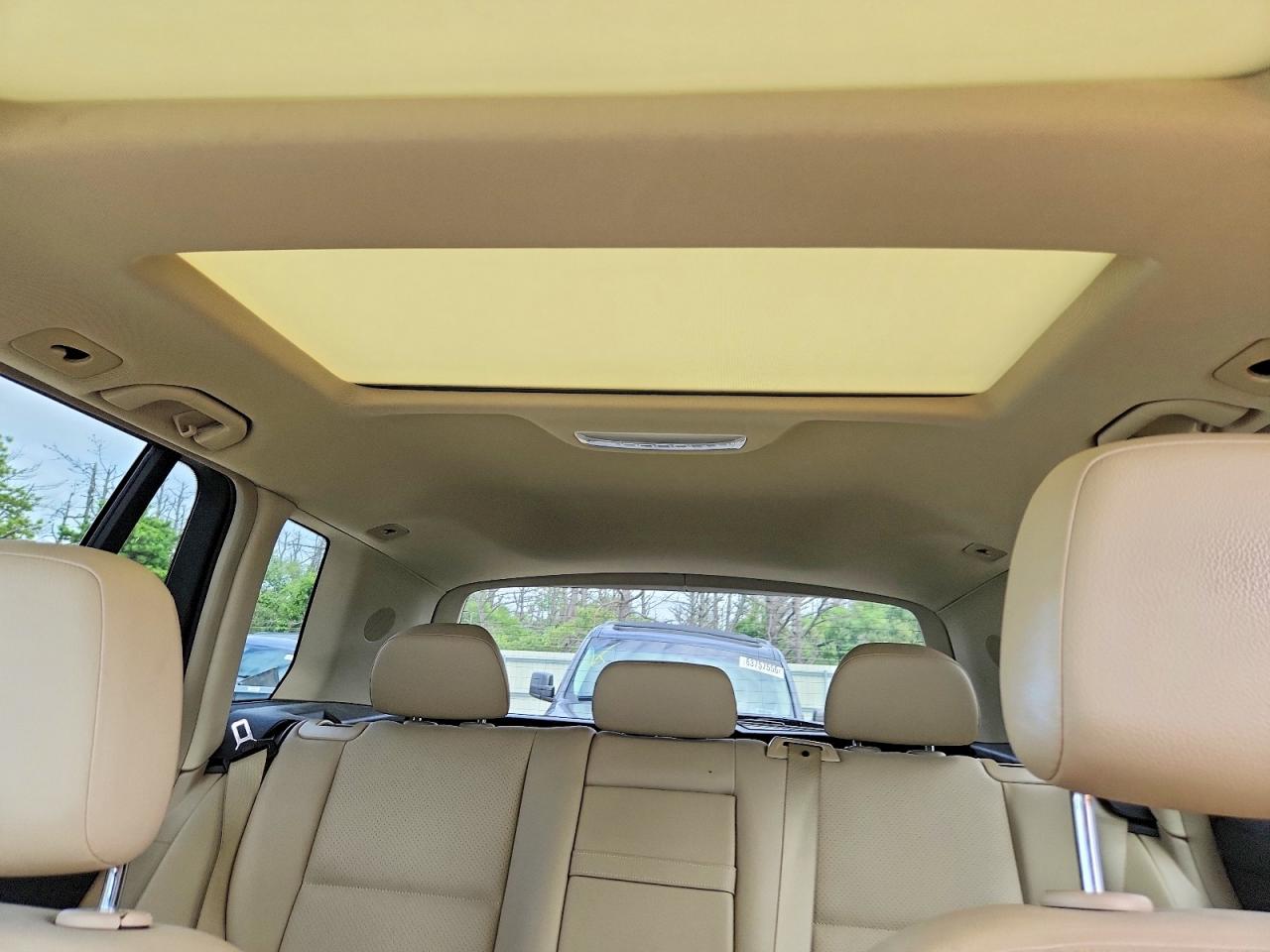 2011 Mercedes-benz Glk Class Glk350 4d Black vin: WDCGG8HB0BF655879