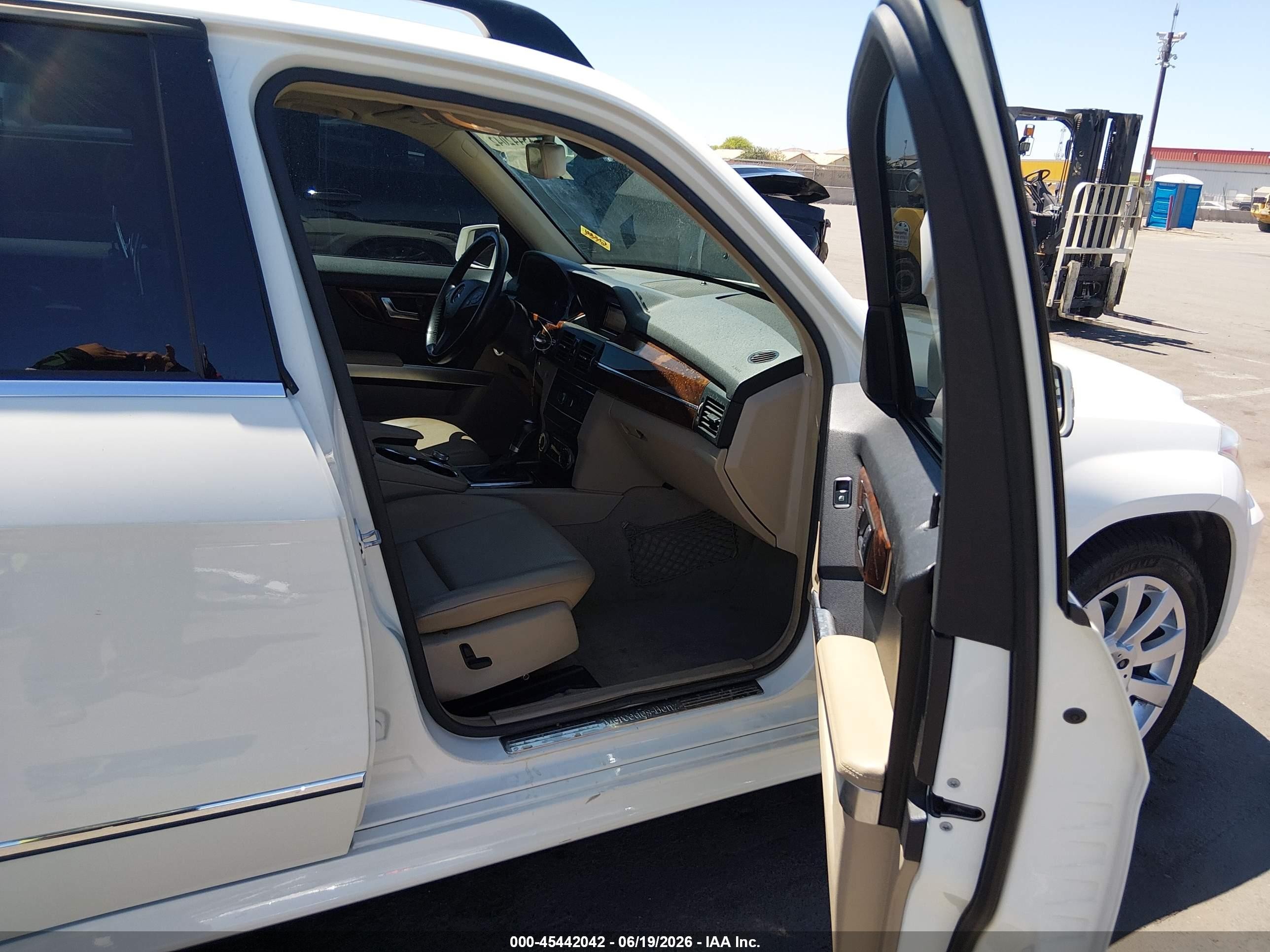 2012 Mercedes-benz Glk 350 4matic White vin: WDCGG8HB6CF877019