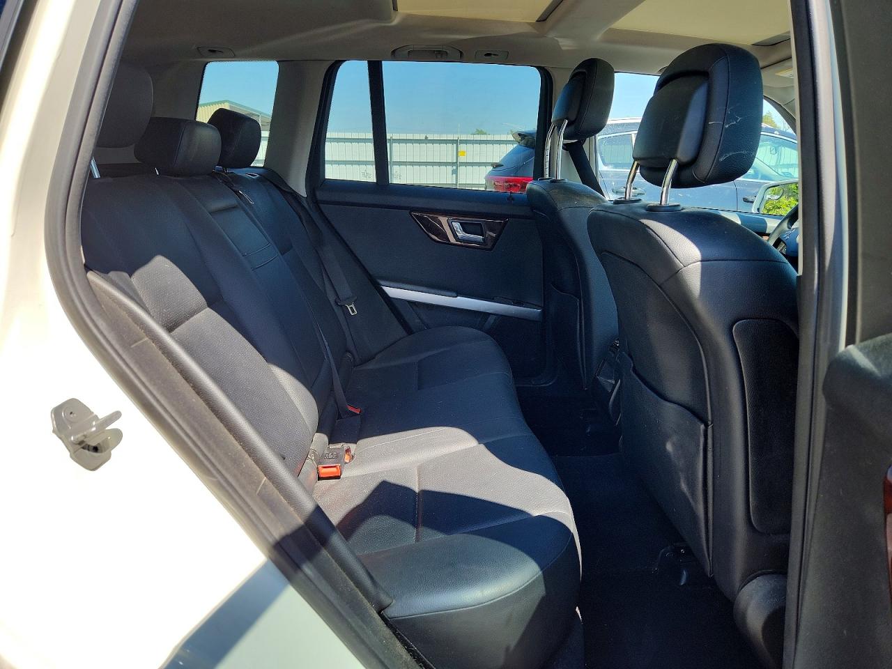 2011 Mercedes-benz Glk 350 4matic White vin: WDCGG8HBXBF574128