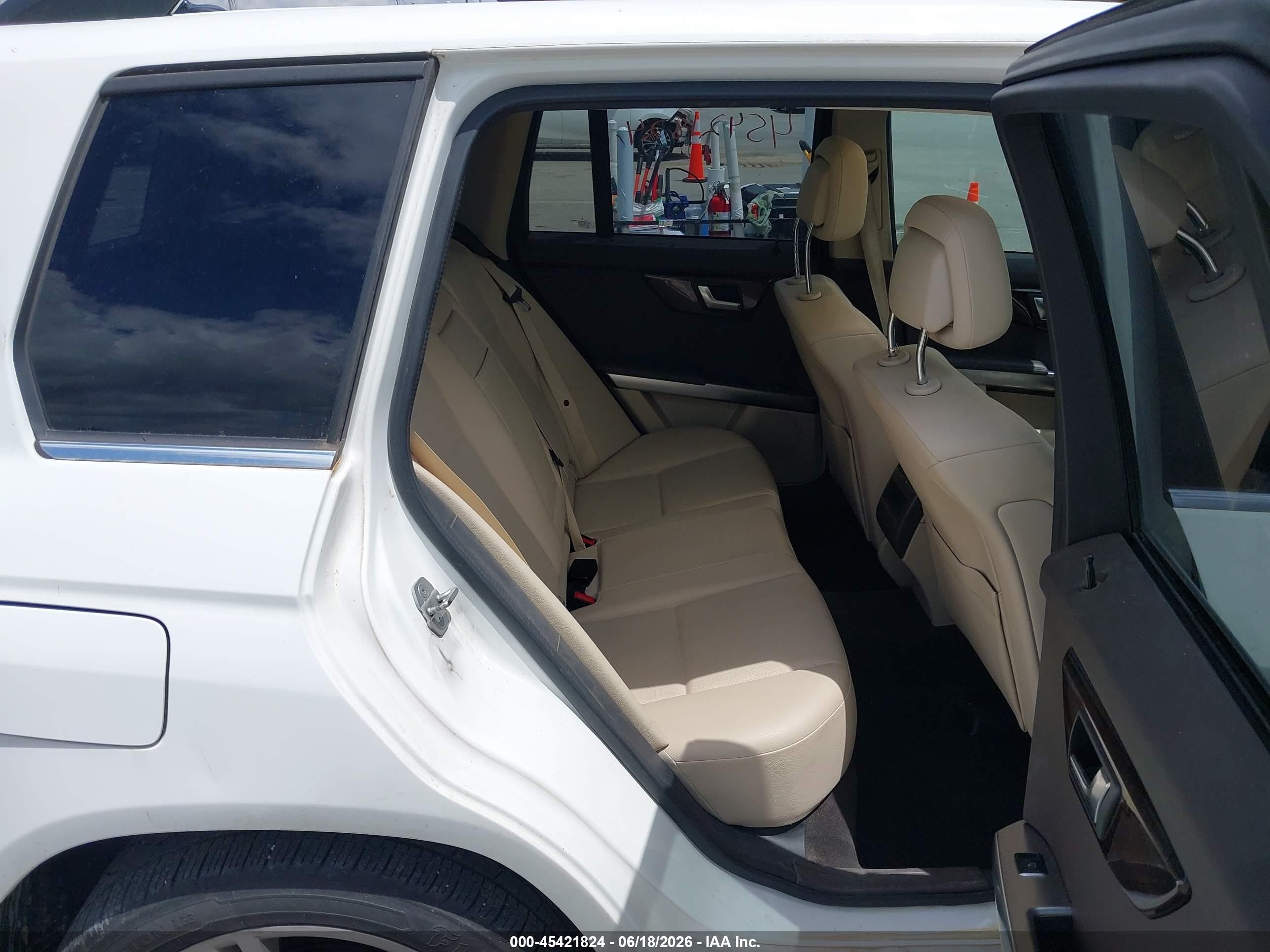 2014 Mercedes-benz Glk 350 4matic White vin: WDCGG8JB5EG171117