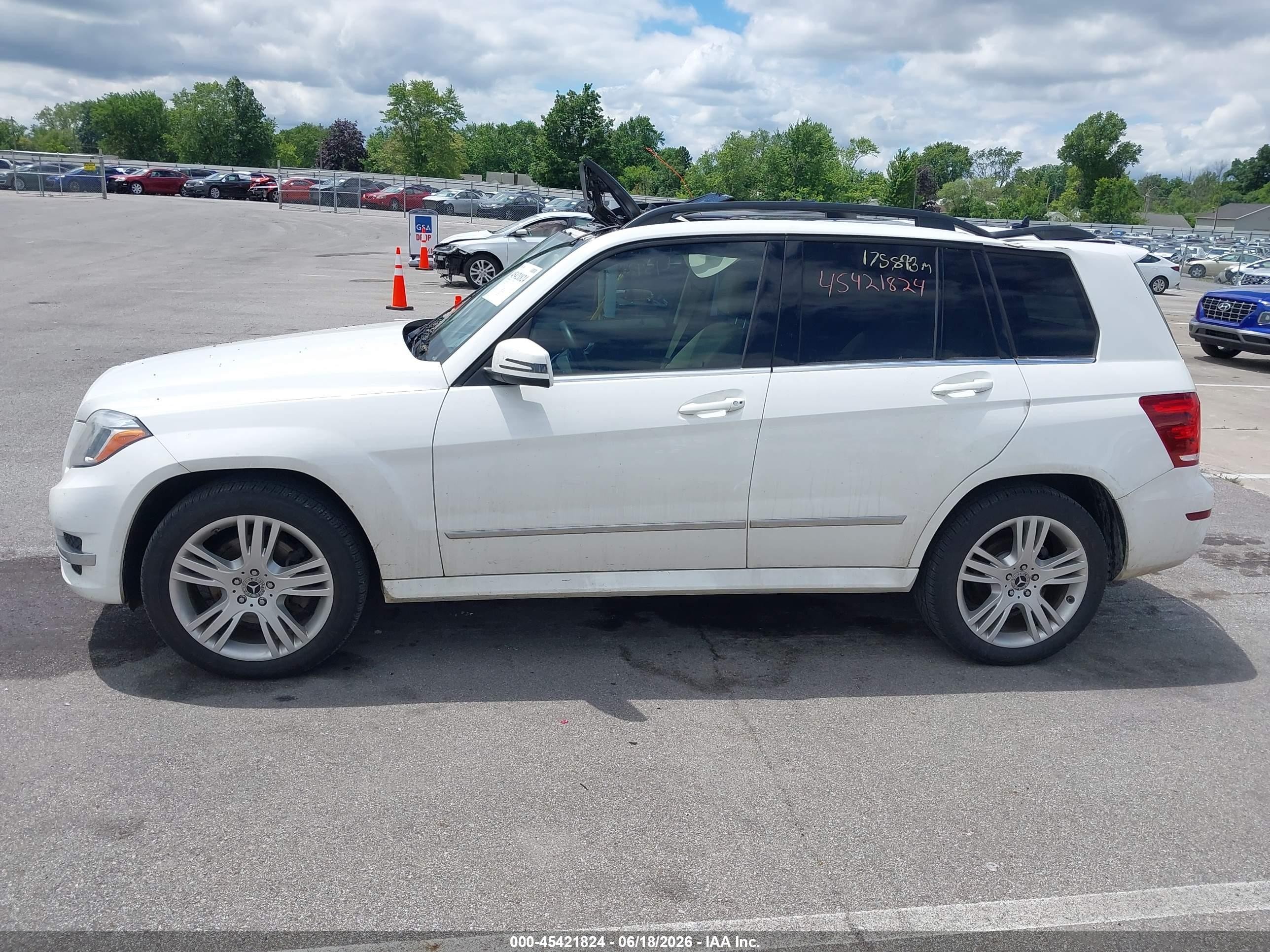 2014 Mercedes-benz Glk 350 4matic White vin: WDCGG8JB5EG171117