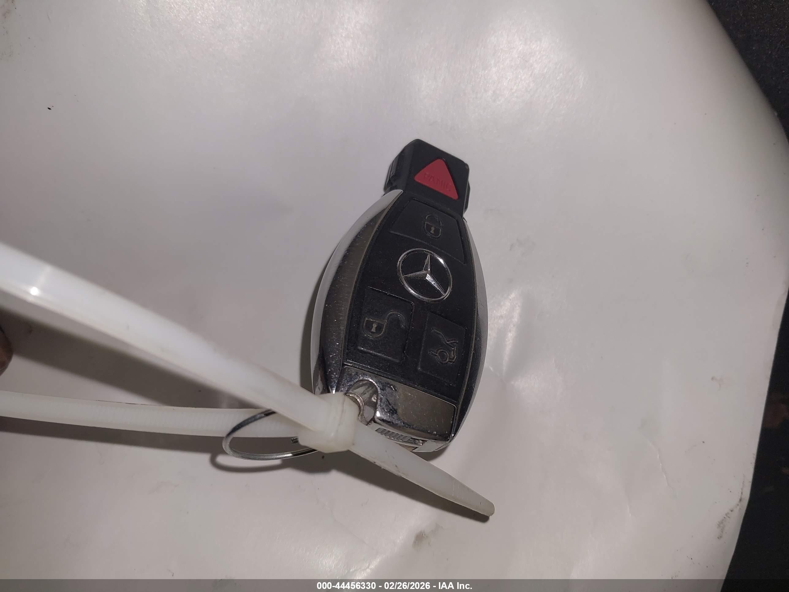 2015 Mercedes-benz Glk 350 4matic Белый vin: WDCGG8JB5FG430027