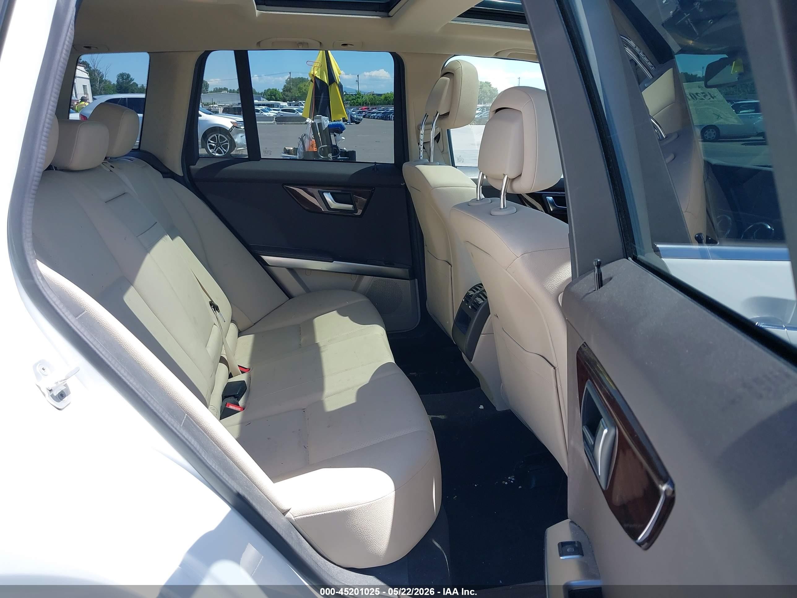 2014 Mercedes-benz Glk 350 4matic White vin: WDCGG8JB9EG177910