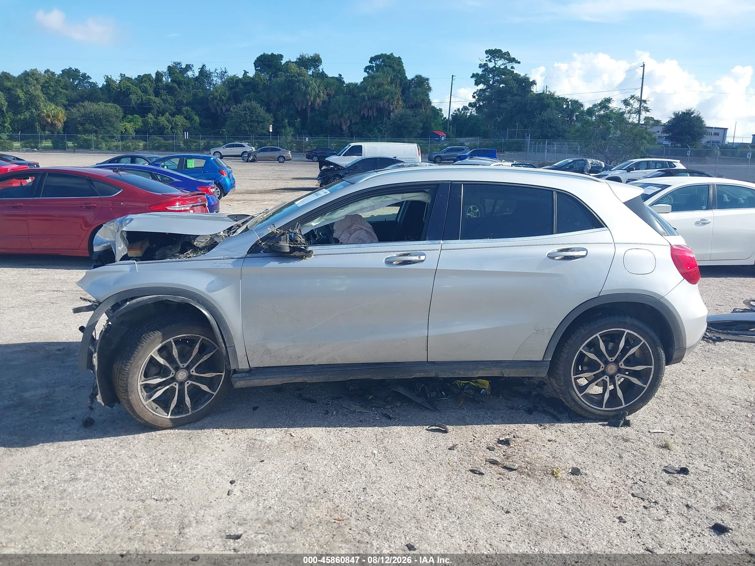 2015 Mercedes-benz Gla 250   Серебряный vin: WDCTG4EB0FJ135177