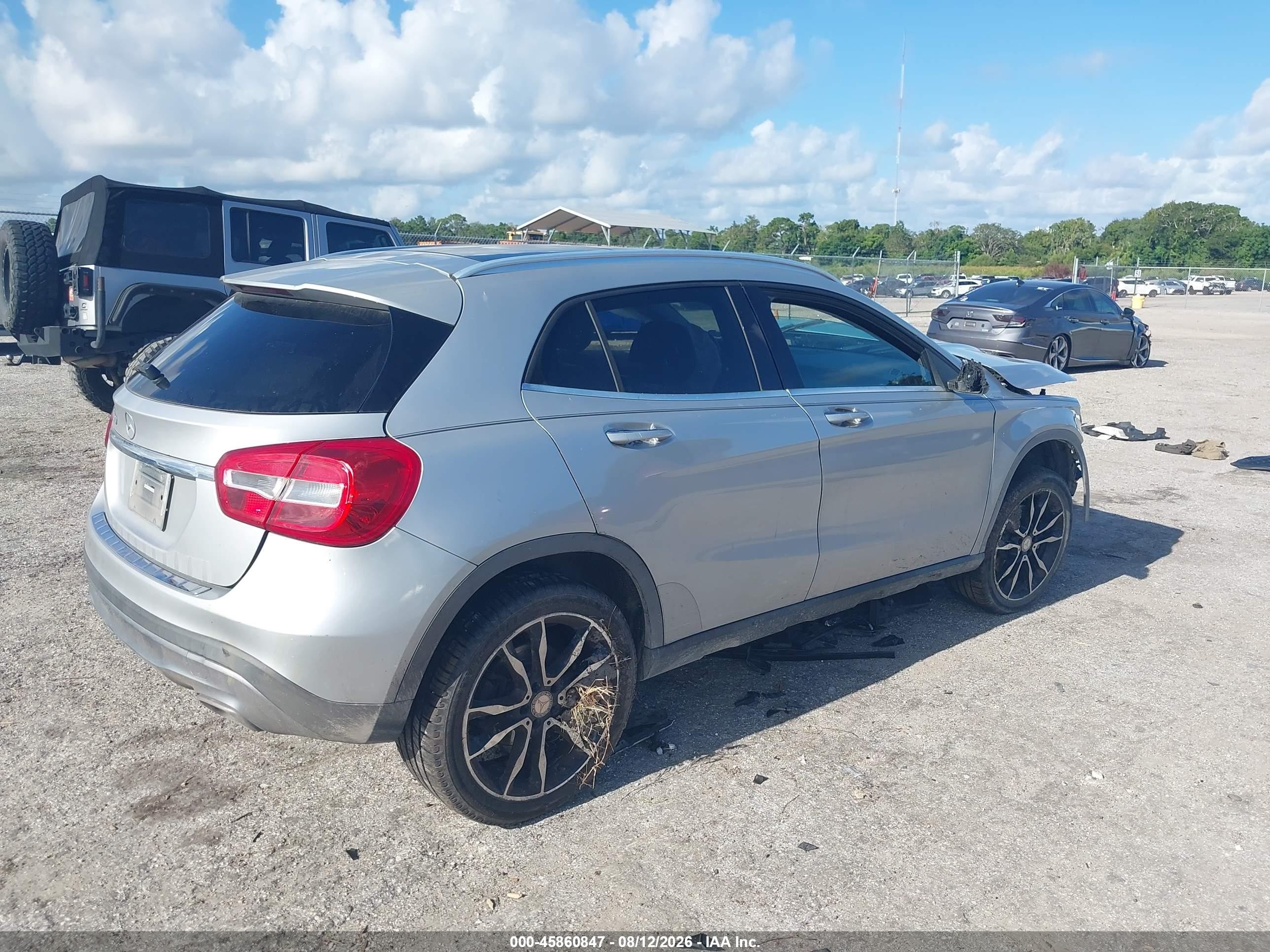 2015 Mercedes-benz Gla 250   Серебряный vin: WDCTG4EB0FJ135177