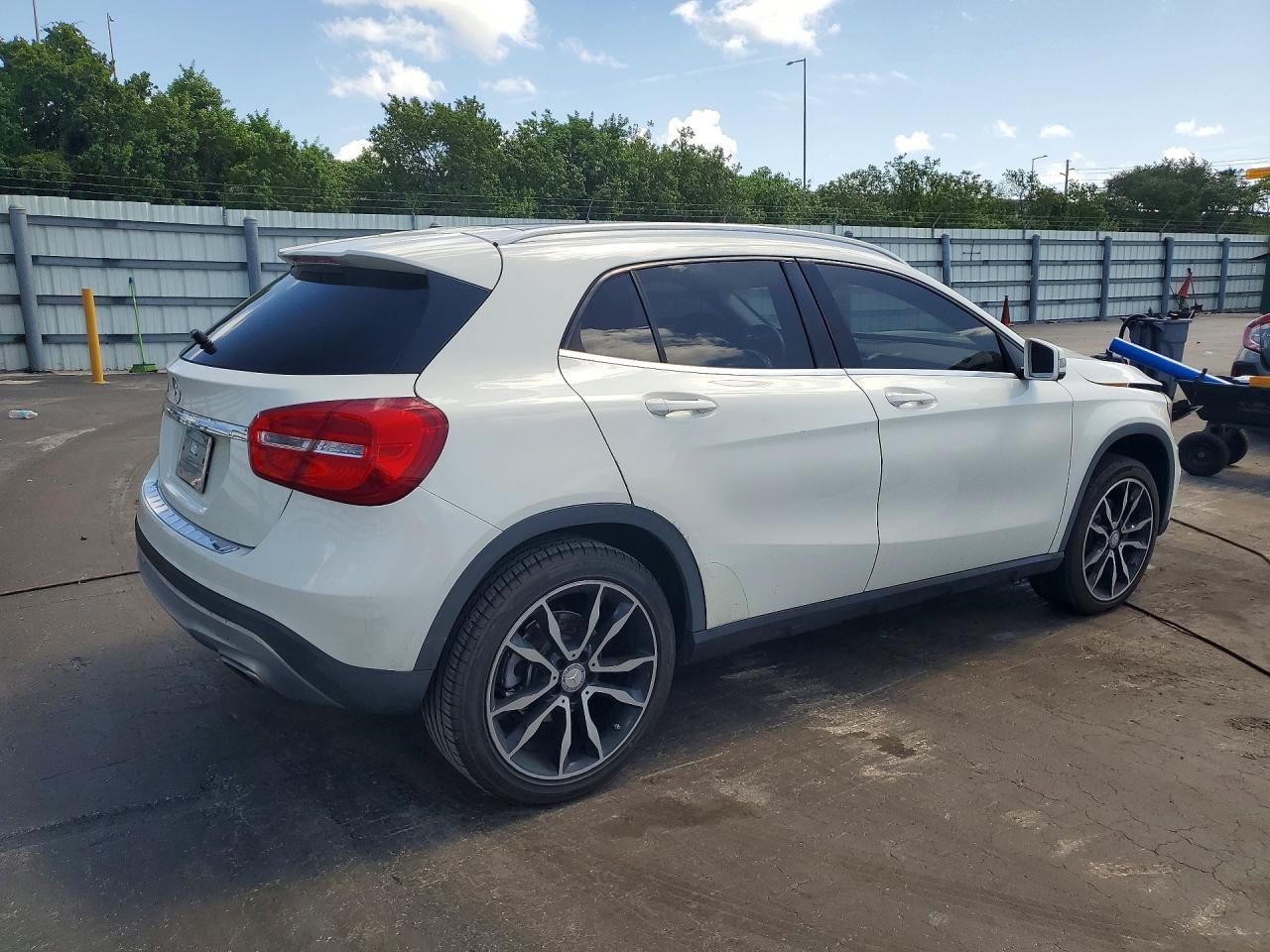 2015 Mercedes-benz Gla 250 White vin: WDCTG4EB0FJ164369
