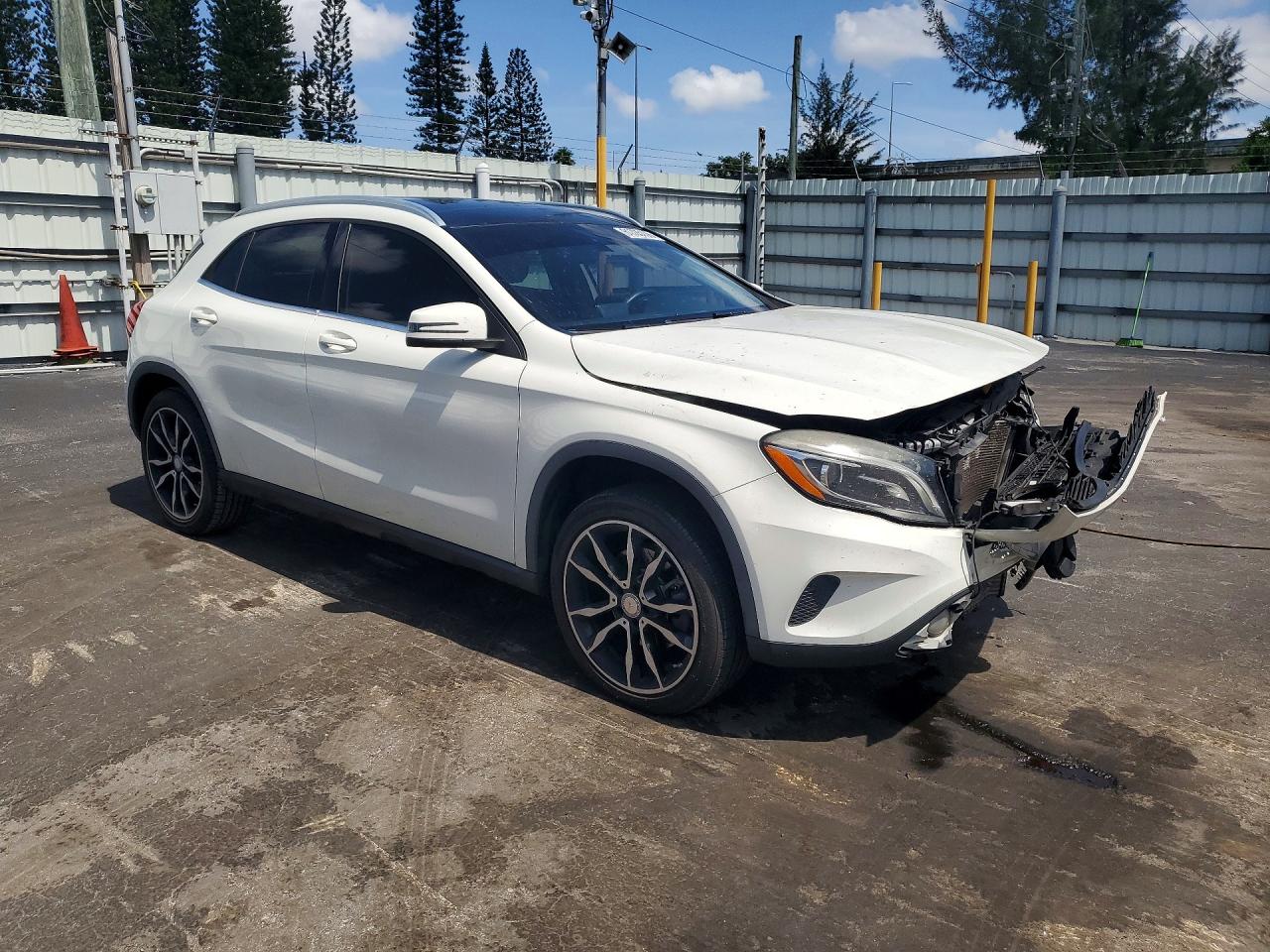 2015 Mercedes-benz Gla 250 White vin: WDCTG4EB0FJ164369