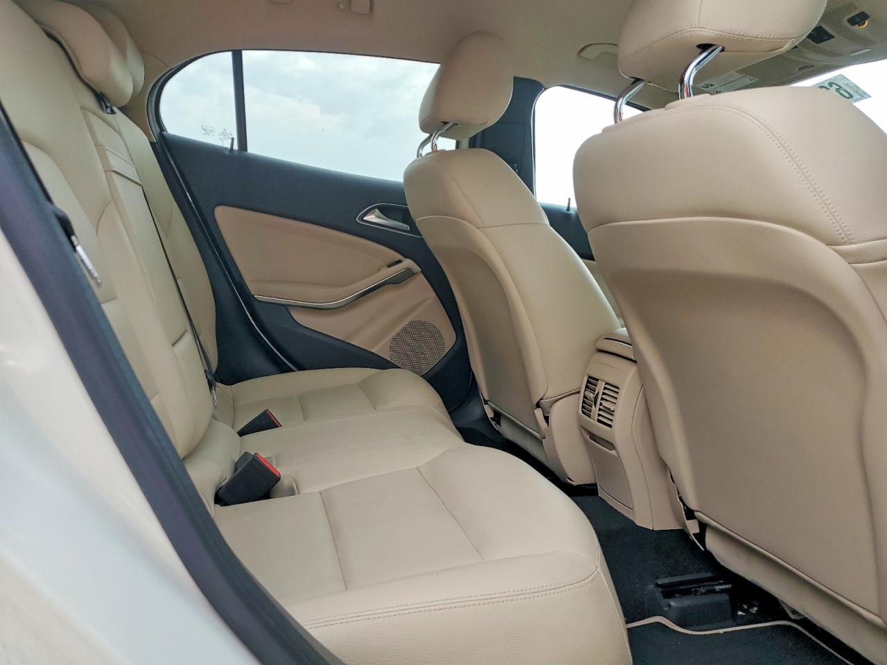 2015 Mercedes-benz Gla 250 White vin: WDCTG4EB0FJ175002