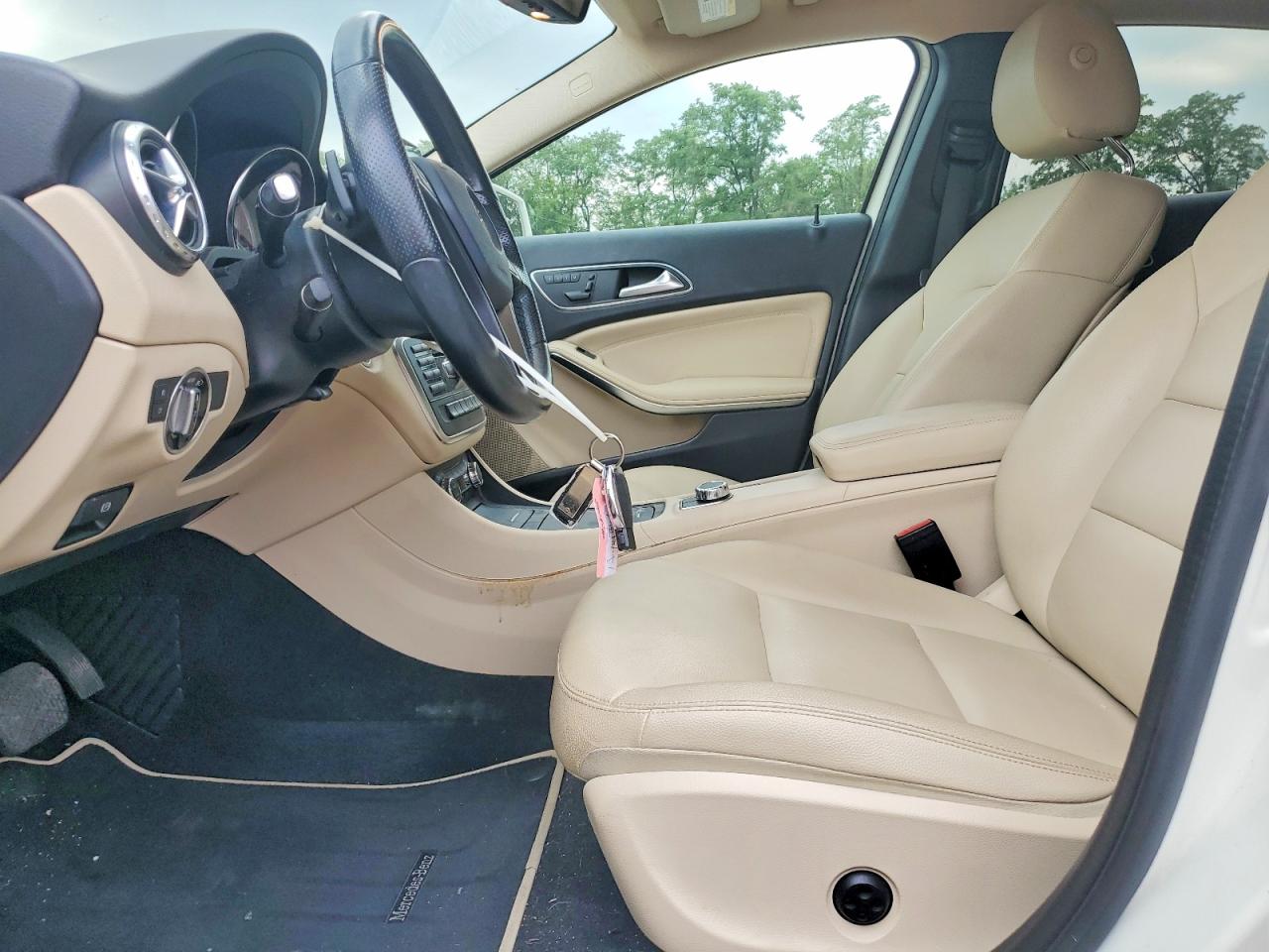 2015 Mercedes-benz Gla 250 White vin: WDCTG4EB0FJ175002