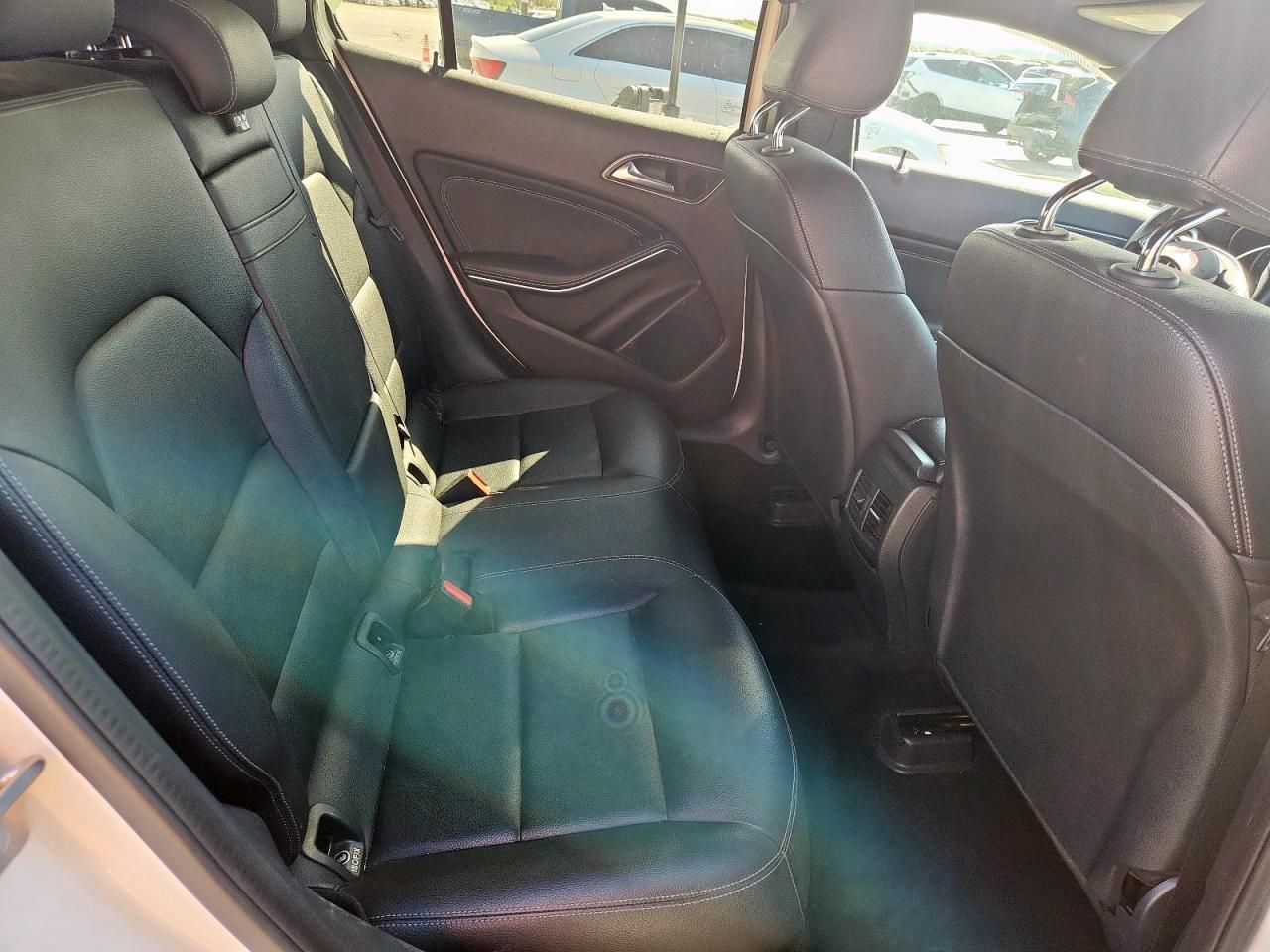 2018 Mercedes-benz Gla 250 White vin: WDCTG4EB0JJ477835