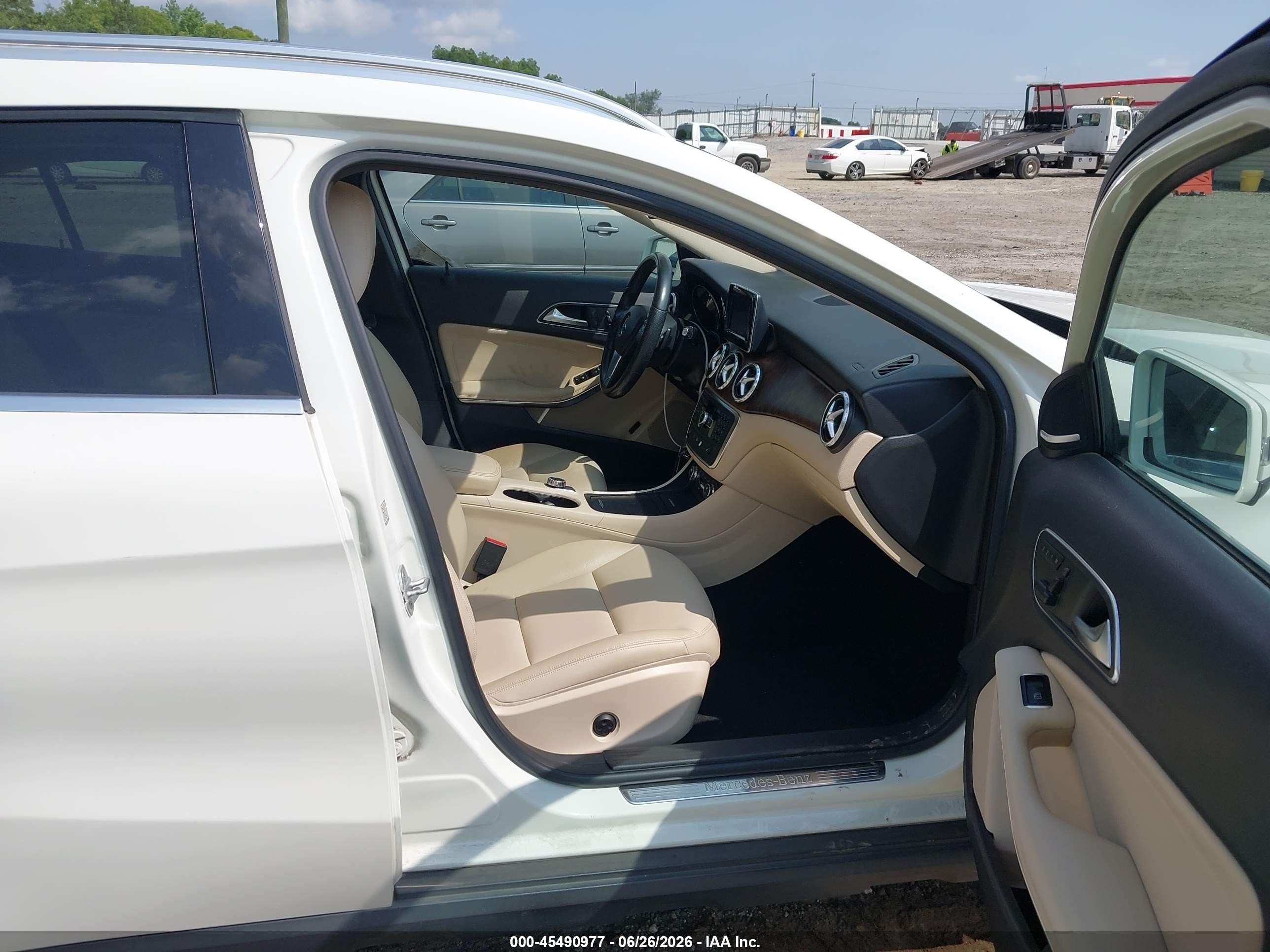 2015 Mercedes-benz Gla 250   White vin: WDCTG4EB2FJ112824