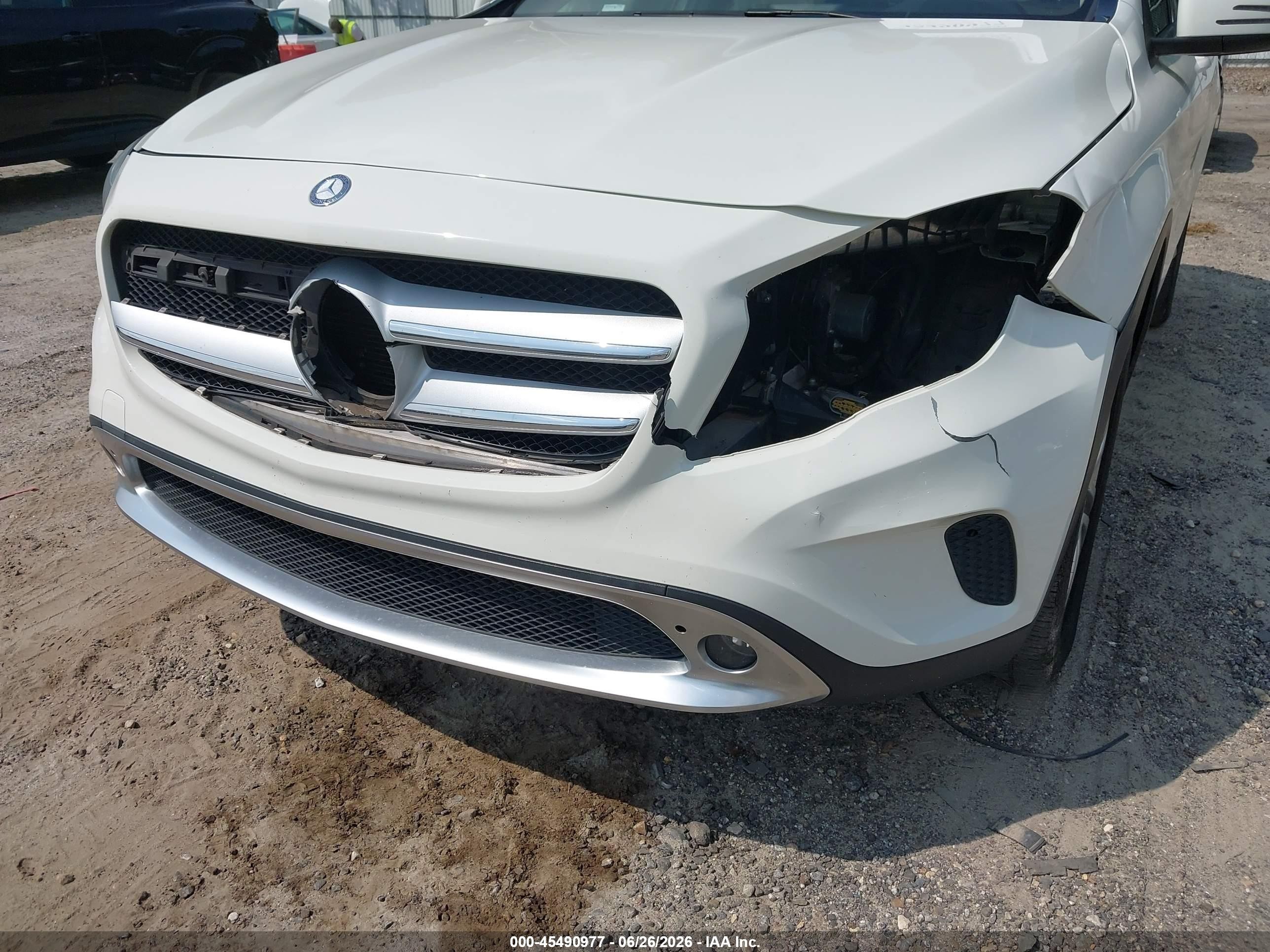 2015 Mercedes-benz Gla 250   White vin: WDCTG4EB2FJ112824