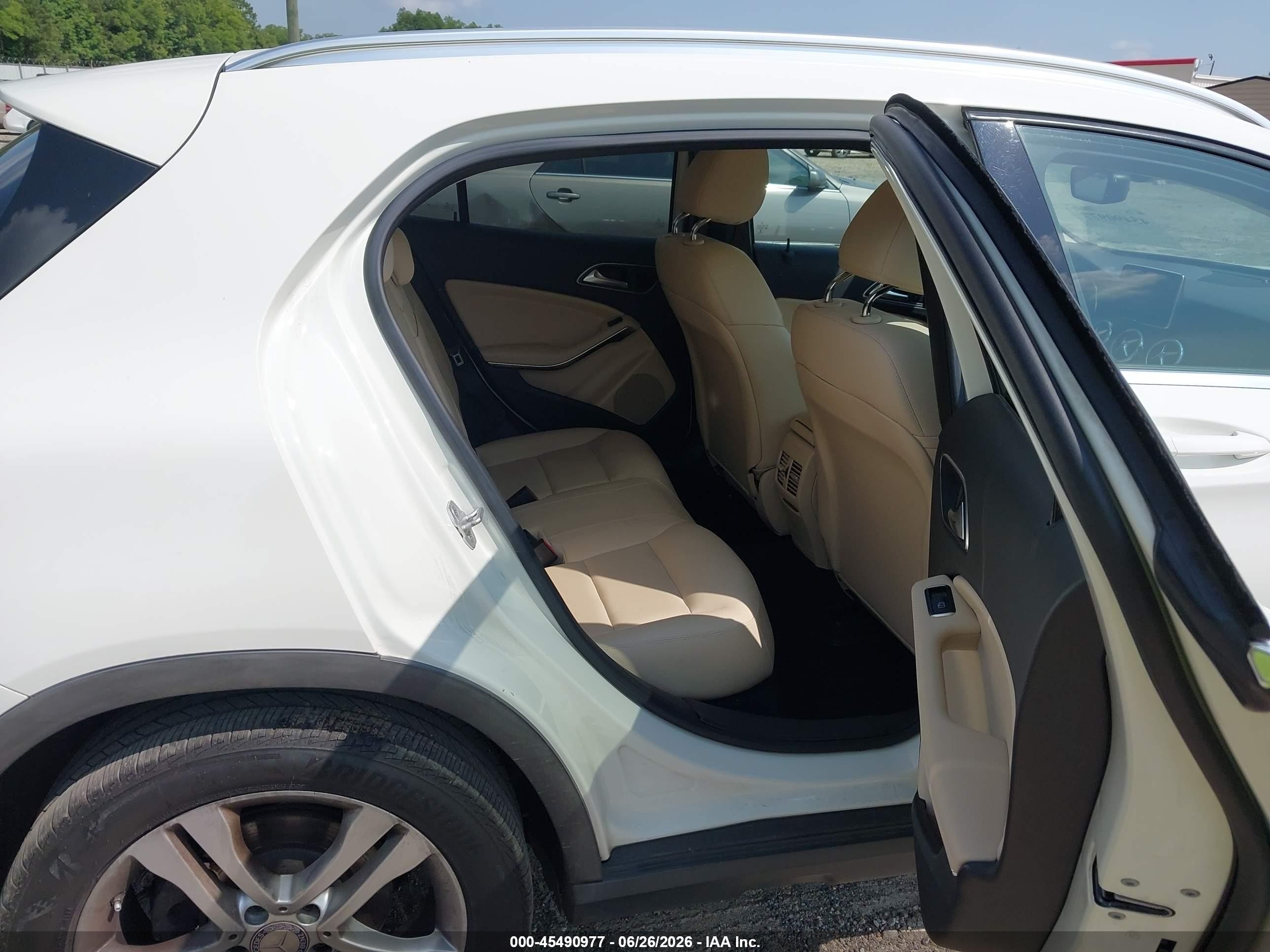 2015 Mercedes-benz Gla 250   White vin: WDCTG4EB2FJ112824