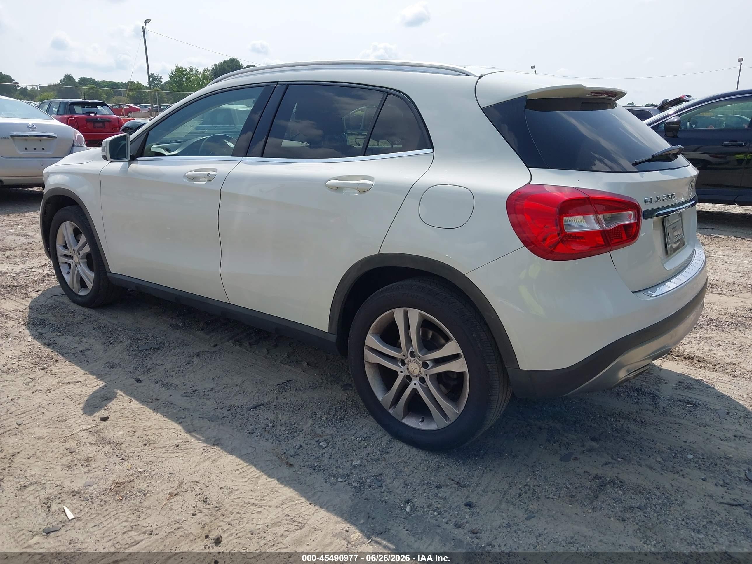 2015 Mercedes-benz Gla 250   White vin: WDCTG4EB2FJ112824