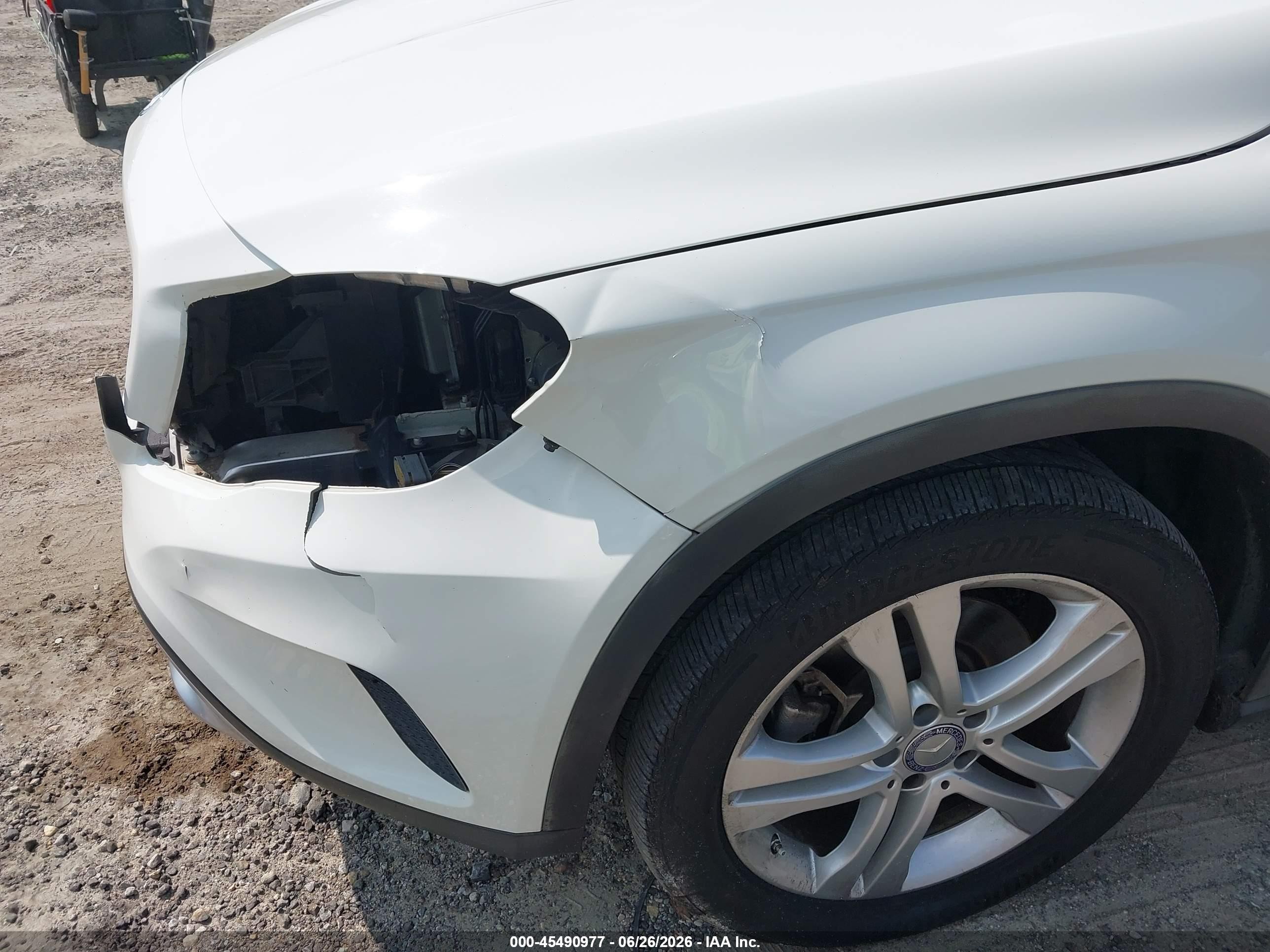 2015 Mercedes-benz Gla 250   White vin: WDCTG4EB2FJ112824