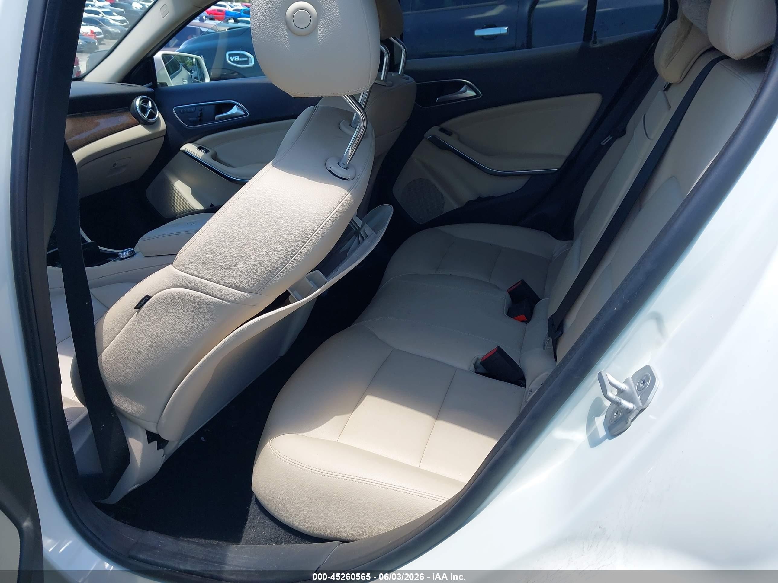 2015 Mercedes-benz Gla 250   Белый vin: WDCTG4EB2FJ181965