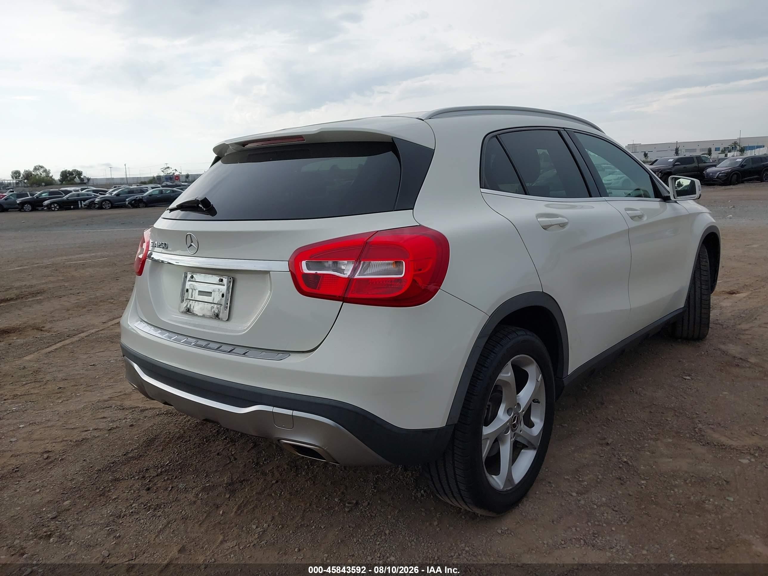 2018 Mercedes-benz Gla 250 White vin: WDCTG4EB2JJ457070