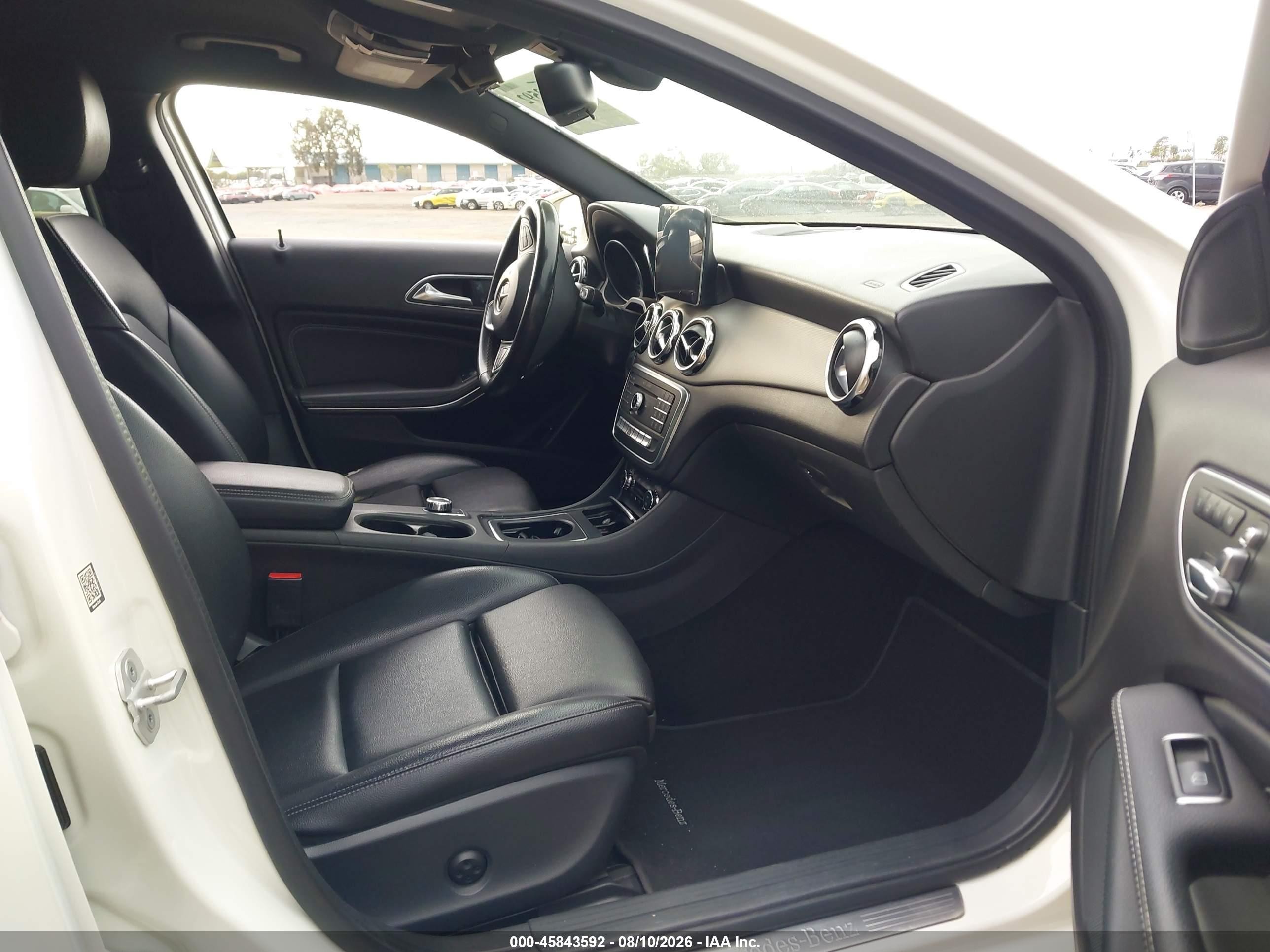 2018 Mercedes-benz Gla 250 White vin: WDCTG4EB2JJ457070