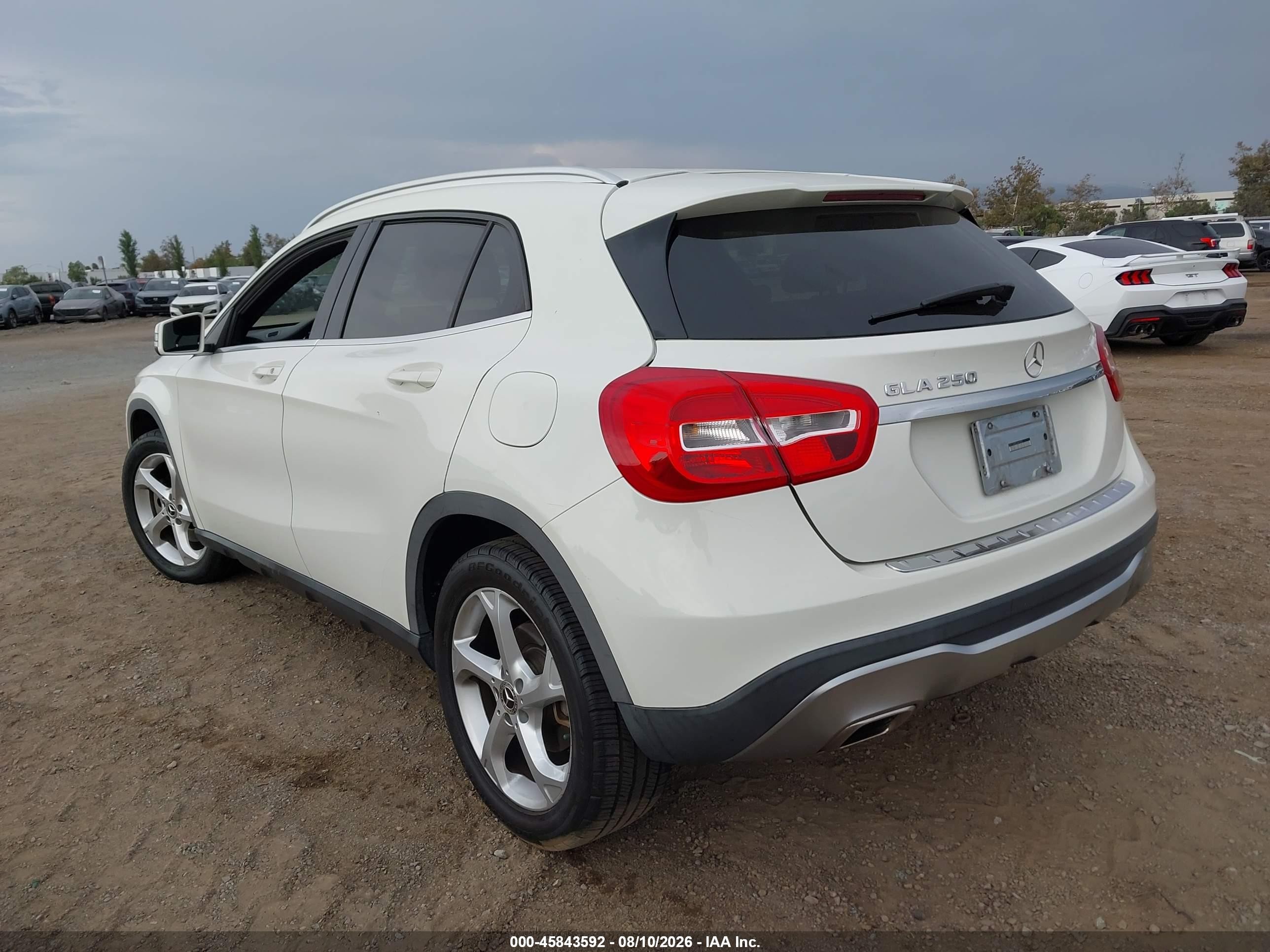2018 Mercedes-benz Gla 250 White vin: WDCTG4EB2JJ457070